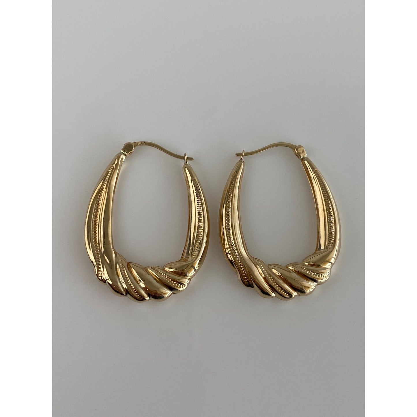 Vintage 14k Yellow Gold Scalloped Milgrain Hoop Earrings