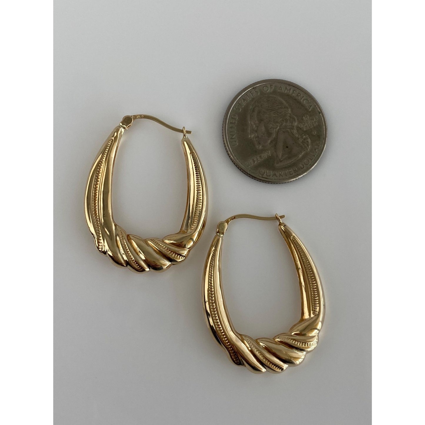 Vintage 14k Yellow Gold Scalloped Milgrain Hoop Earrings