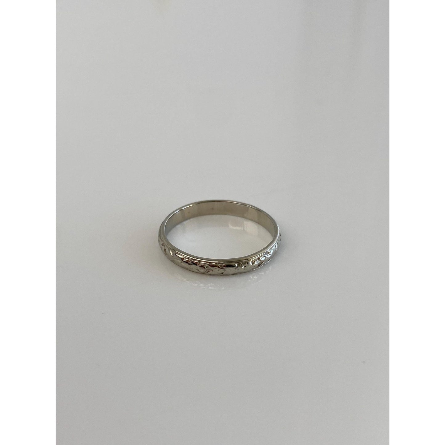 Vintage Solid 14k White Gold Designed Ring Band - Size 6.5