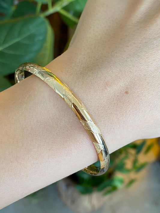 Vintage 14k Yellow Gold Satin Shiny Engraved Bangle Bracelet - 7.5 Inches