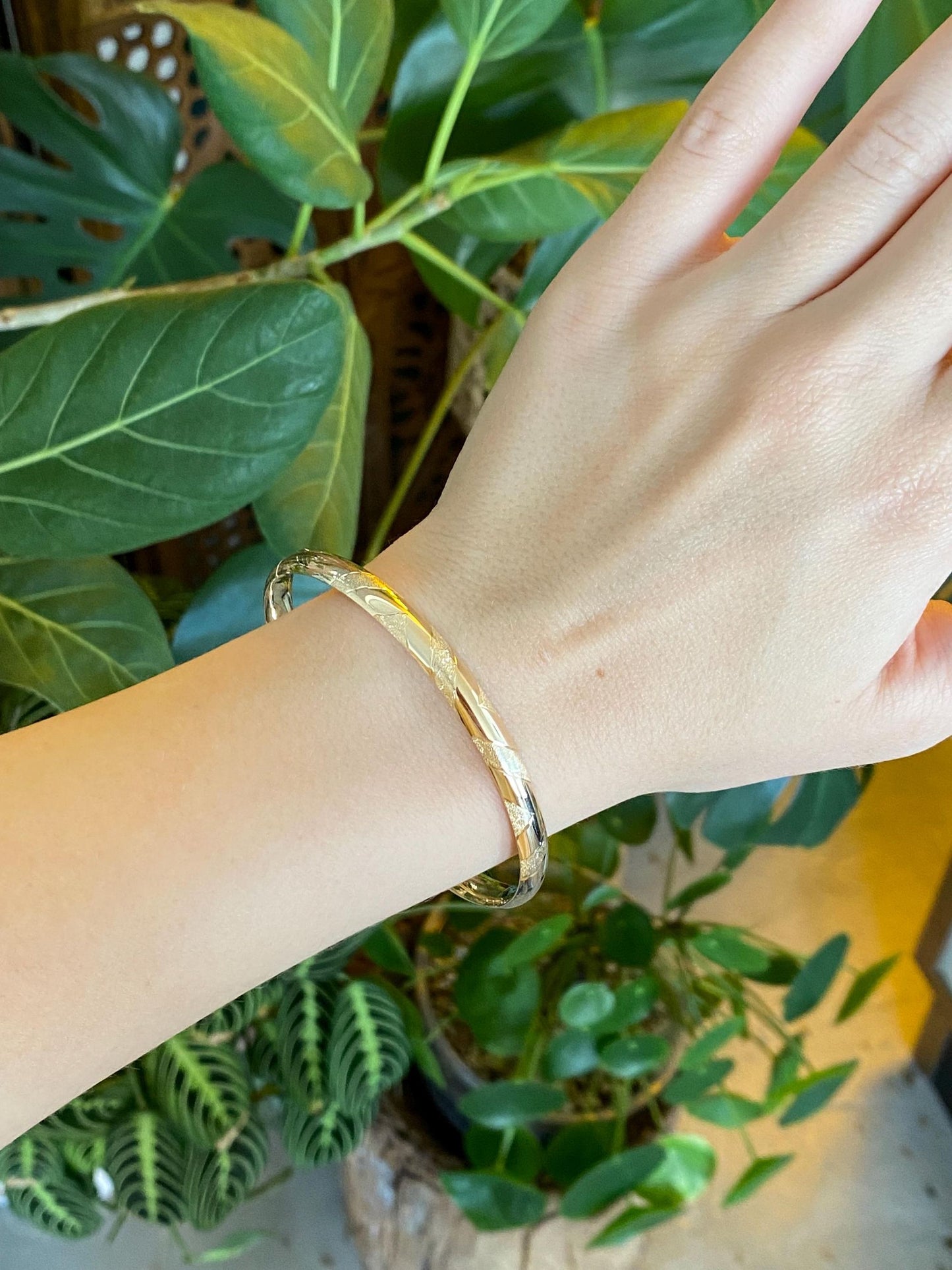 Vintage 14k Yellow Gold Satin Shiny Engraved Bangle Bracelet - 7.5 Inches