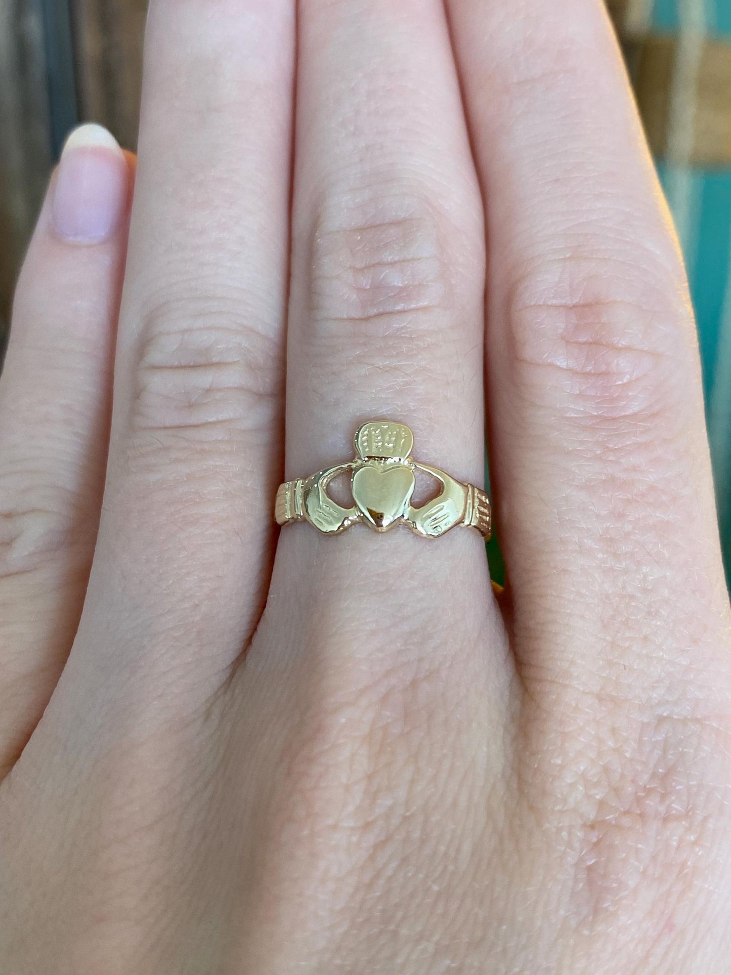 Vintage Solid 14k Yellow Gold Claddaugh Ring - Size 6.25