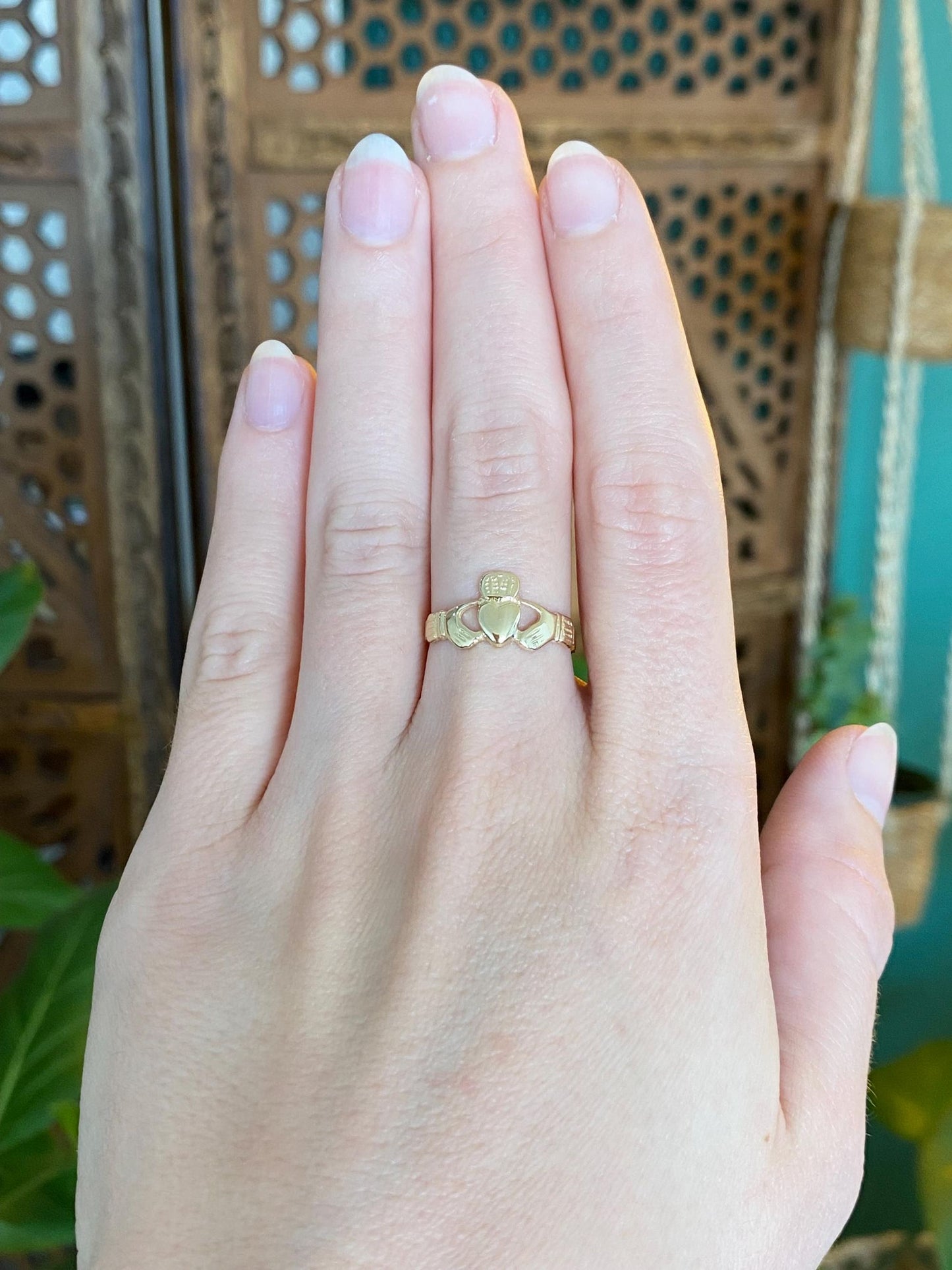 Vintage Solid 14k Yellow Gold Claddaugh Ring - Size 6.25