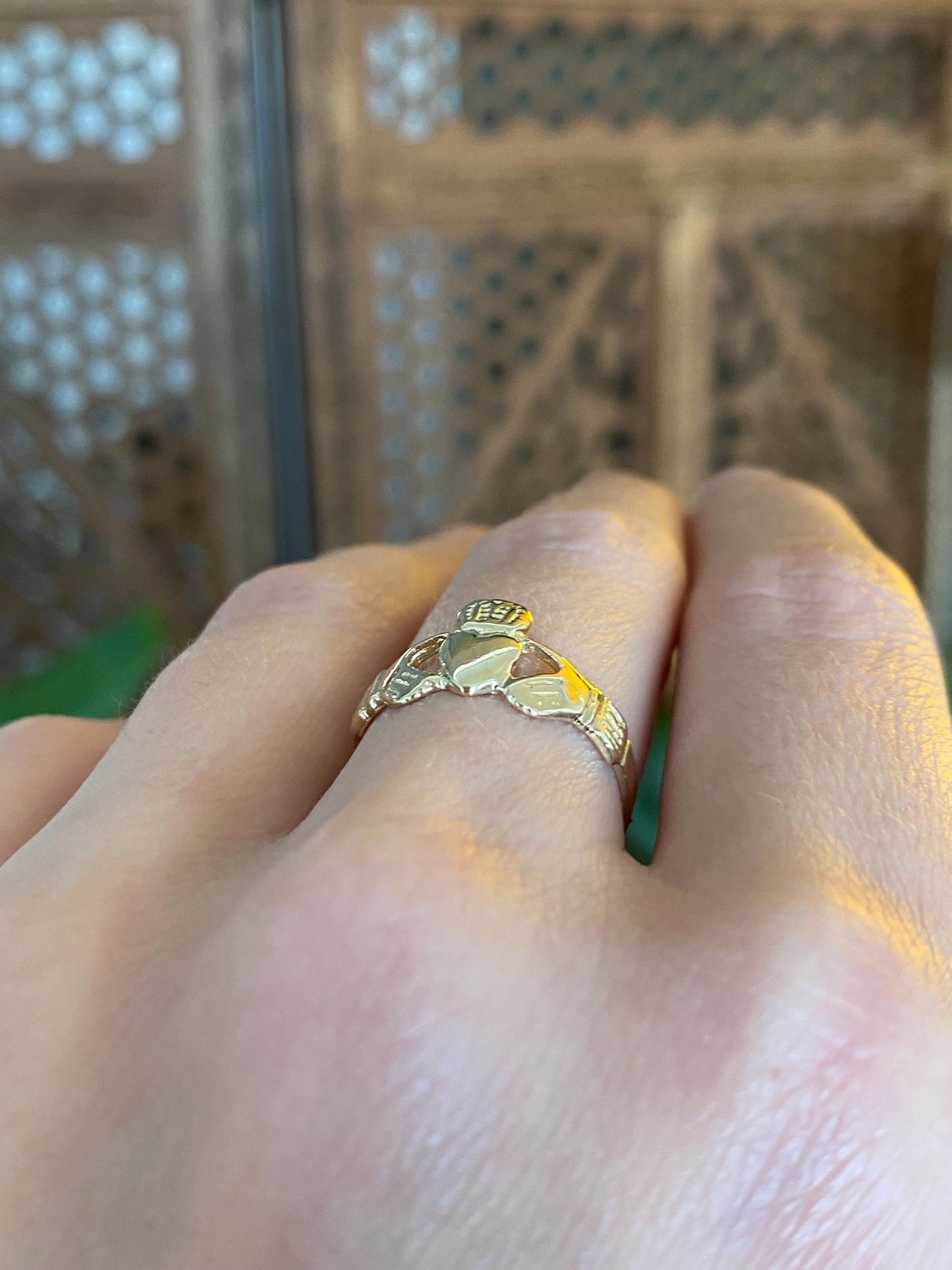 Vintage Solid 14k Yellow Gold Claddaugh Ring - Size 6.25