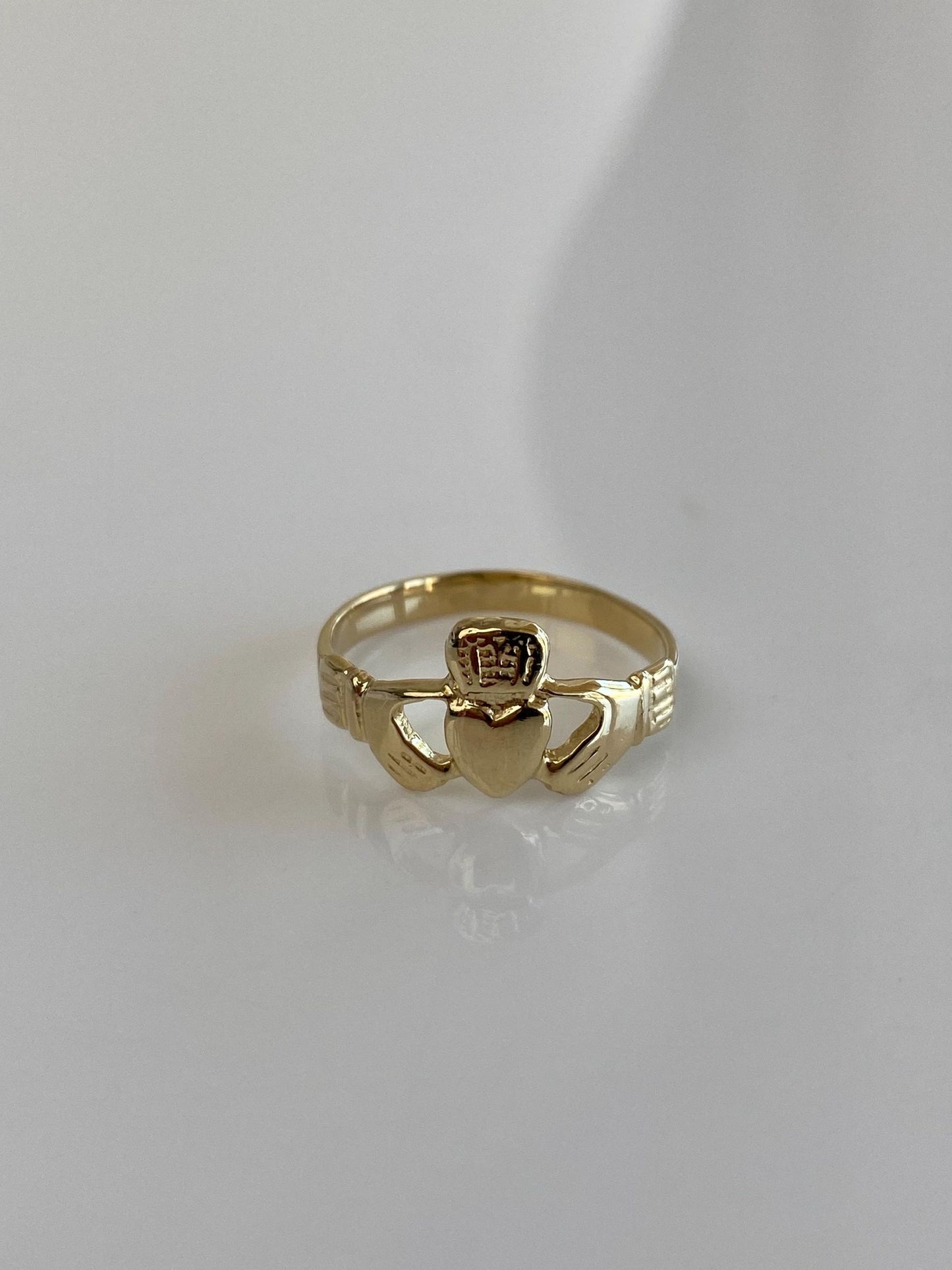 Vintage Solid 14k Yellow Gold Claddaugh Ring - Size 6.25
