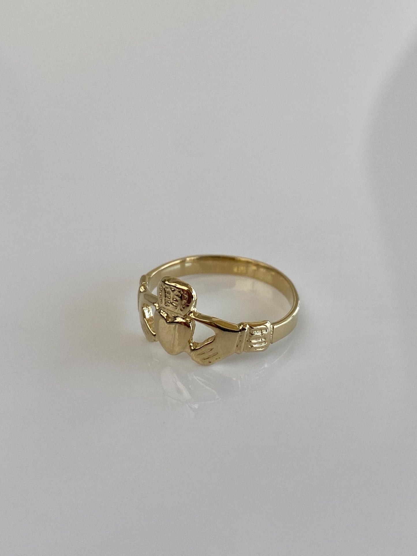 Vintage Solid 14k Yellow Gold Claddaugh Ring - Size 6.25
