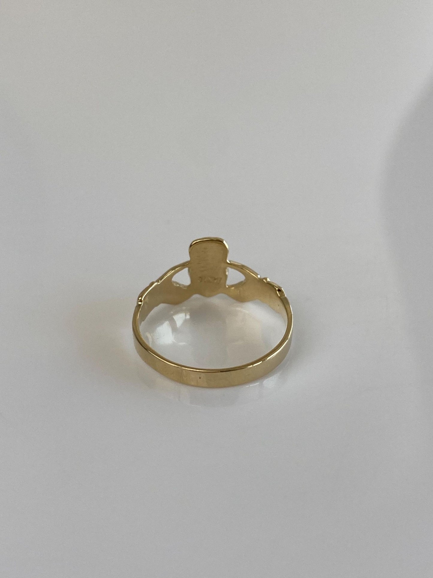 Vintage Solid 14k Yellow Gold Claddaugh Ring - Size 6.25