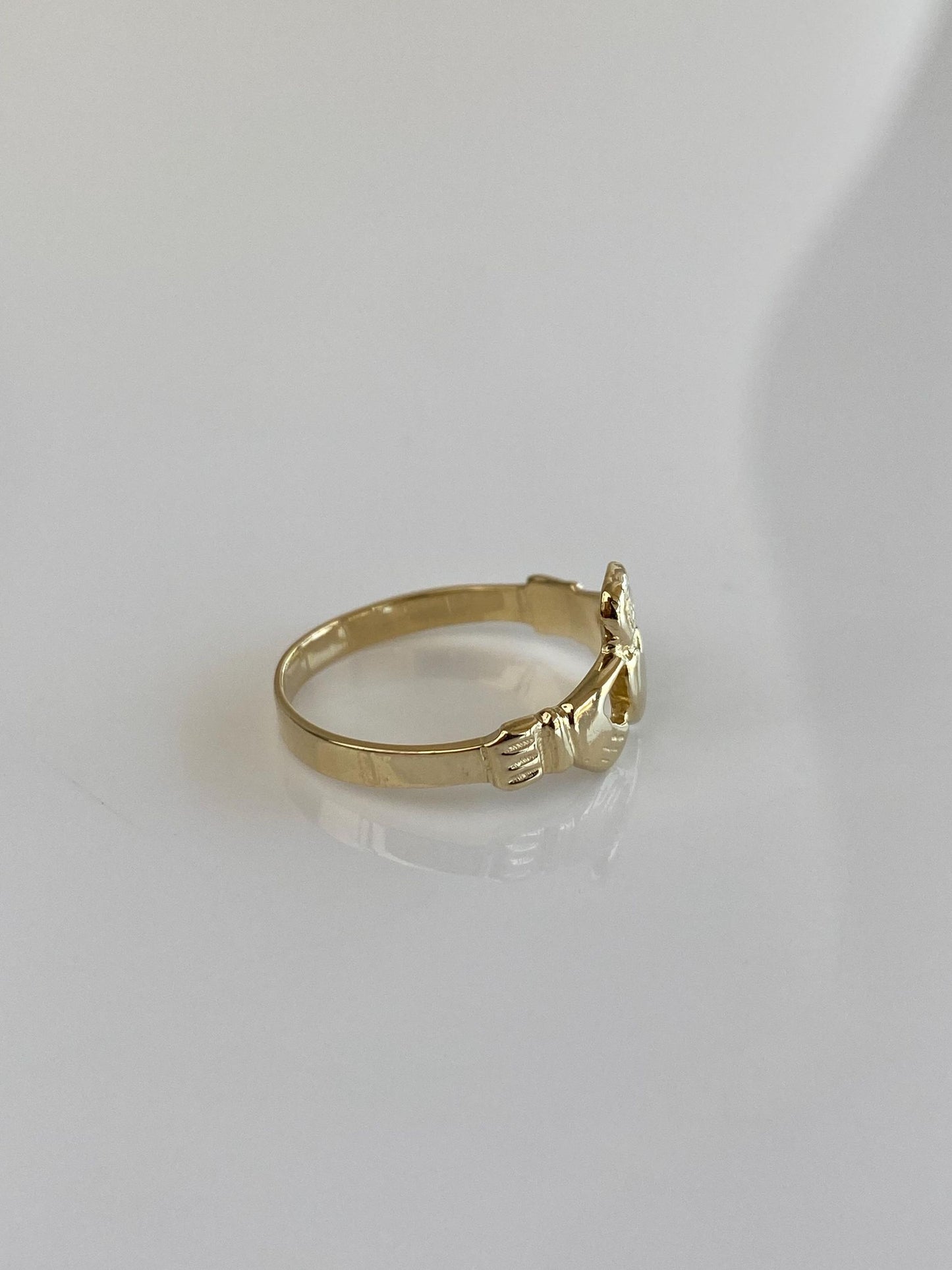 Vintage Solid 14k Yellow Gold Claddaugh Ring - Size 6.25