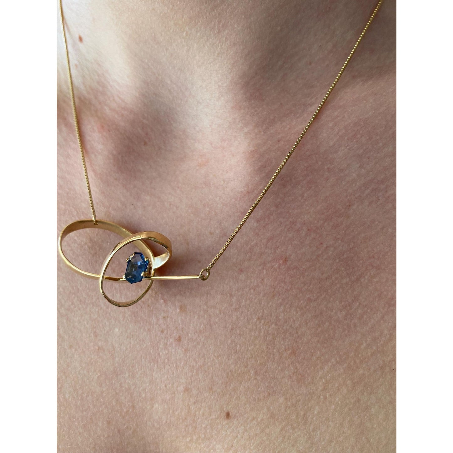 Vintage Solid 14k Yellow Gold Blue Sapphire Twist Box Chain Necklace - 17 inches