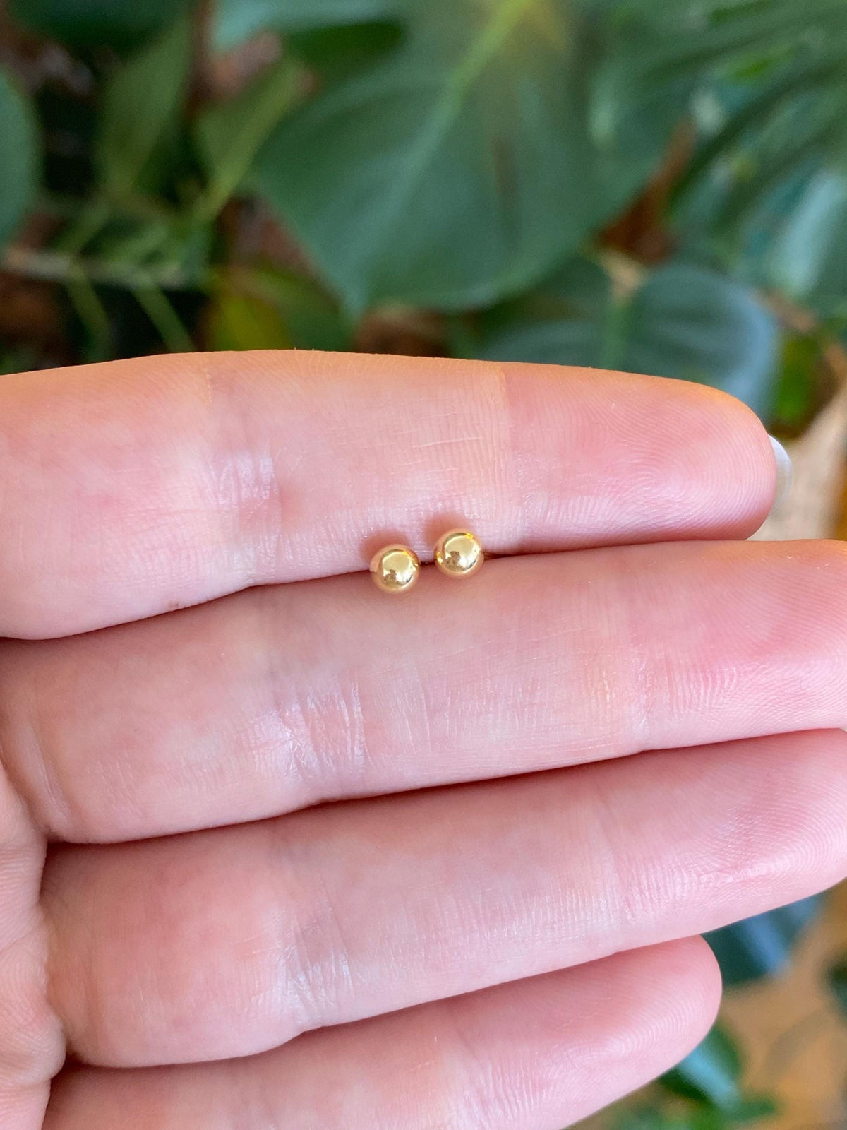 Vintage Solid 18k Yellow Gold Ball Stud Earrings