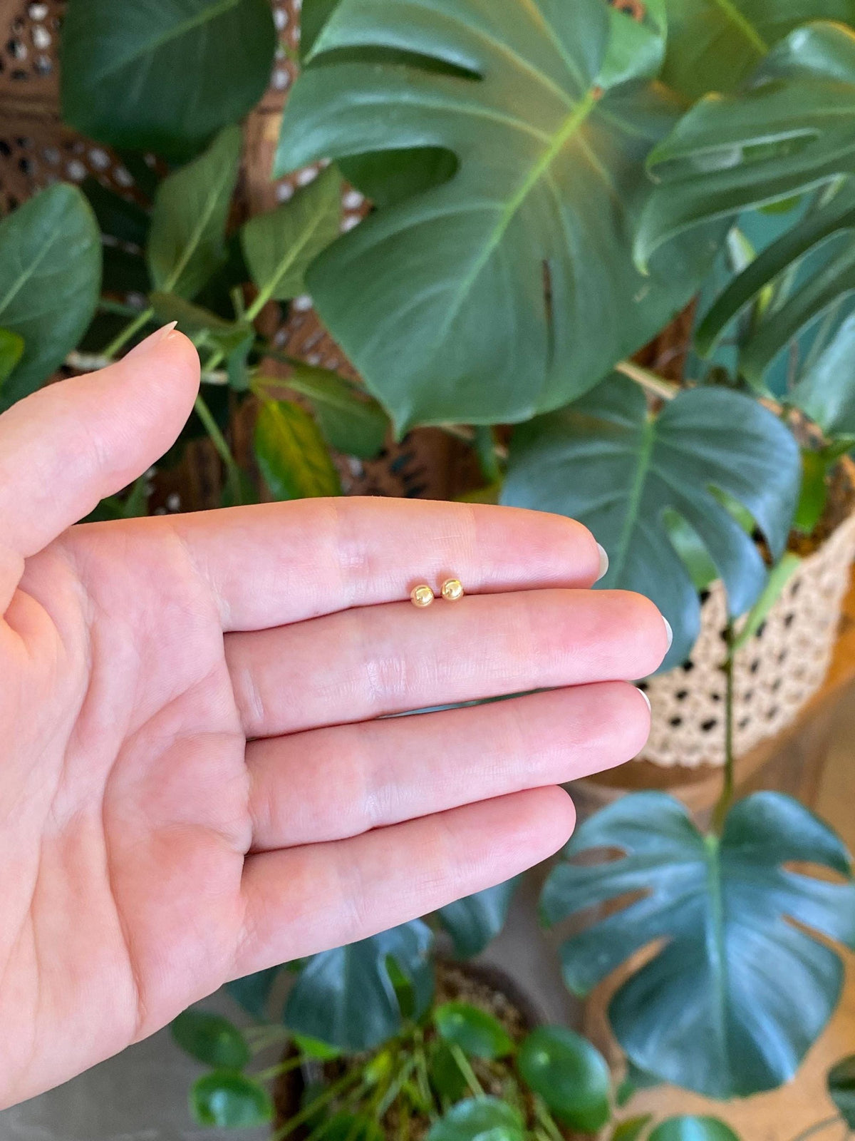 Vintage Solid 18k Yellow Gold Ball Stud Earrings