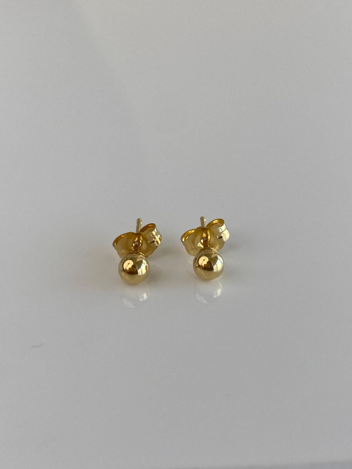 Vintage Solid 18k Yellow Gold Ball Stud Earrings