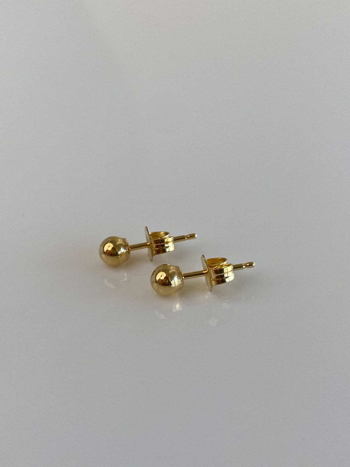 Vintage Solid 18k Yellow Gold Ball Stud Earrings