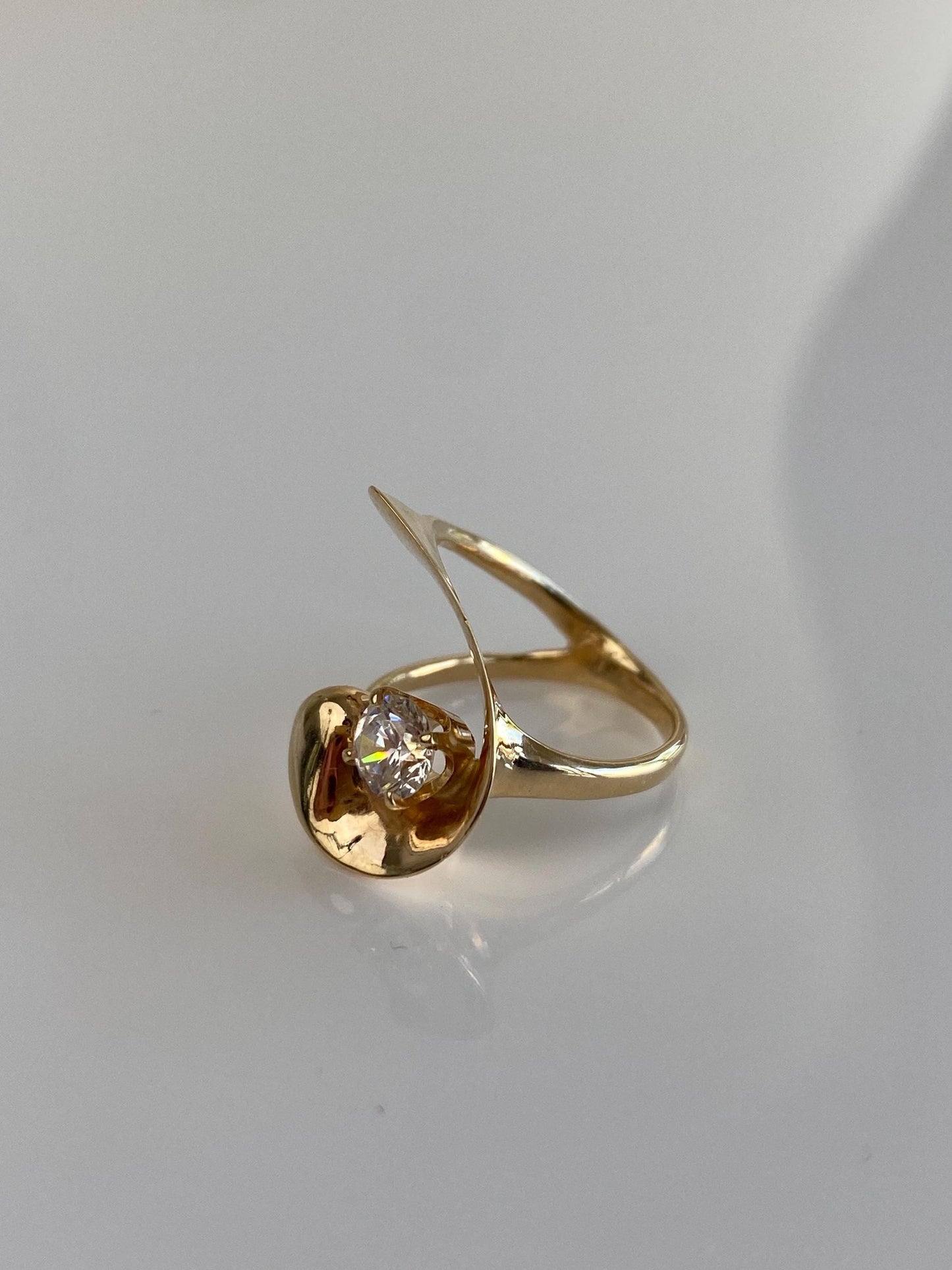 Vintage Solid 14k Yellow Gold Cubic Zirconia Swirl Ring - Size 3.75