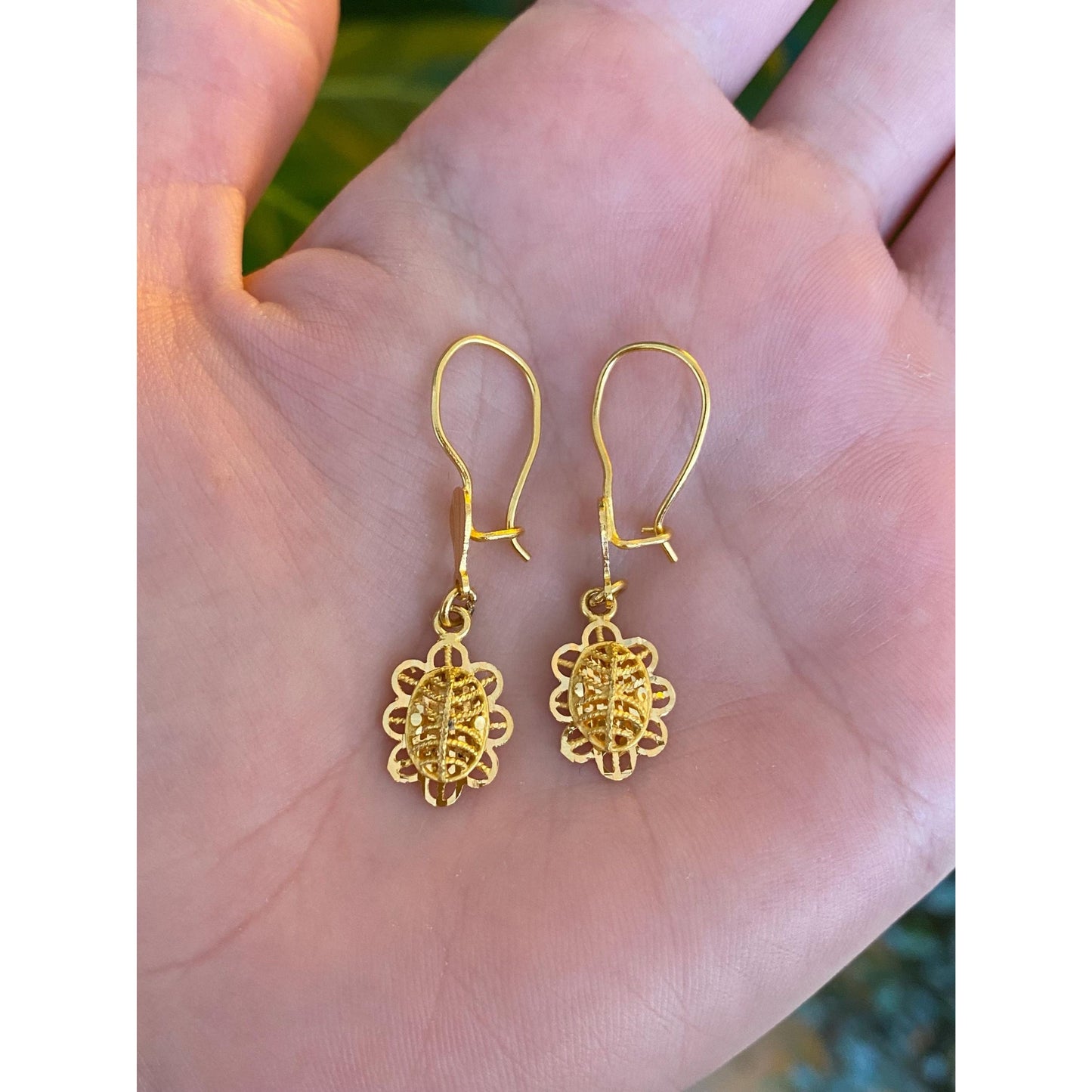 Vintage Solid 21k Yellow Gold Diamond Cut Flower Dangles