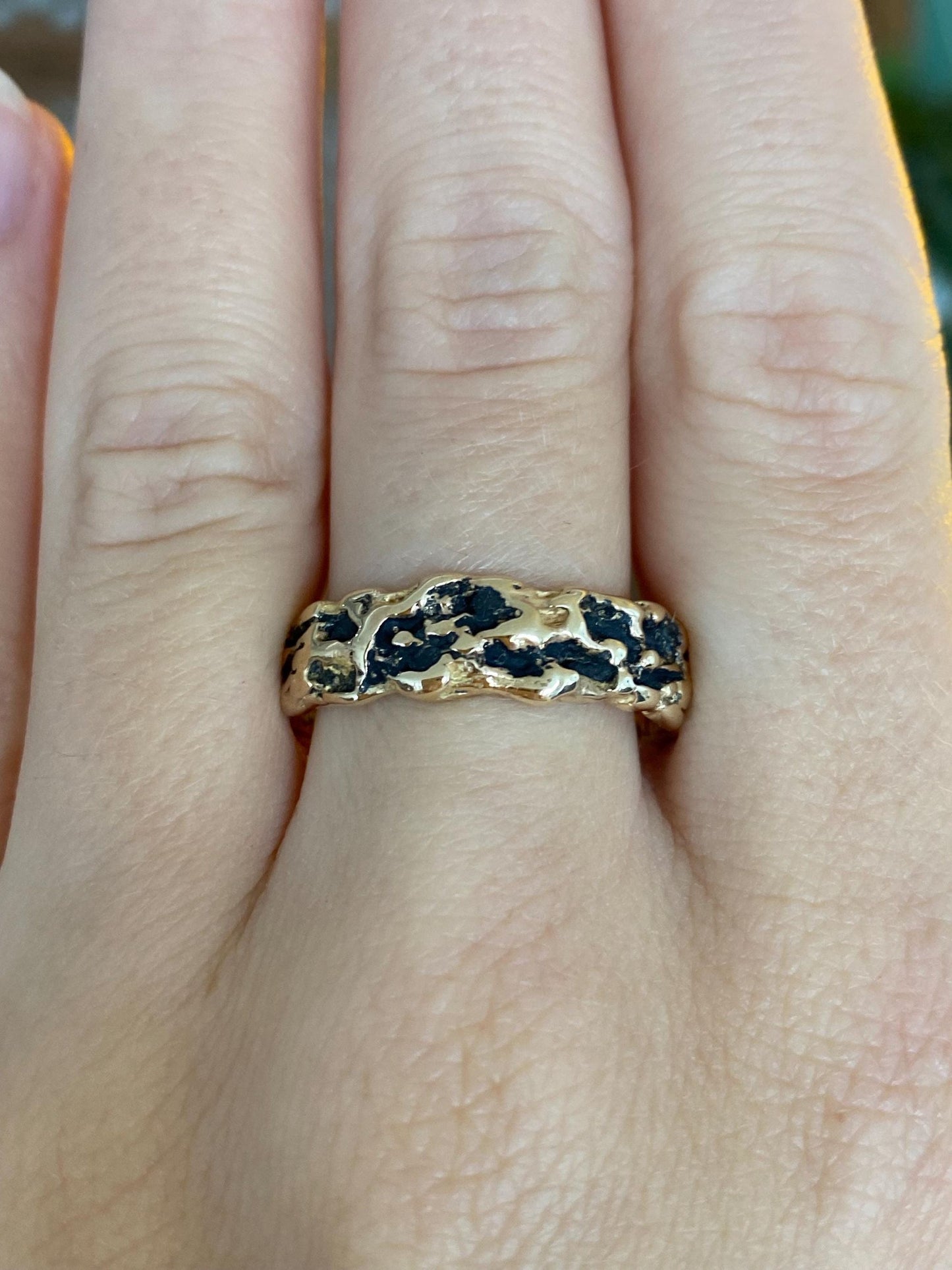 Vintage Solid 14k Yellow Gold Nugget Style Textured Ring Band - Size 10.5