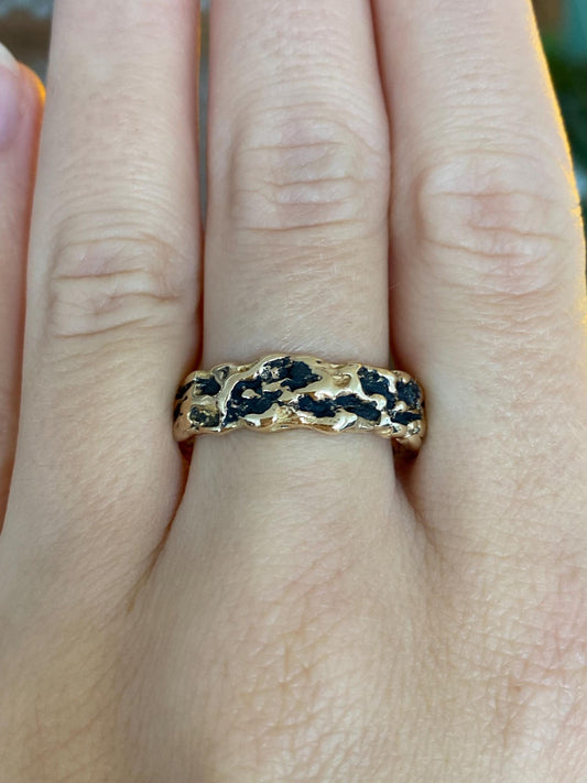 Vintage Solid 14k Yellow Gold Nugget Style Textured Ring Band - Size 10.5