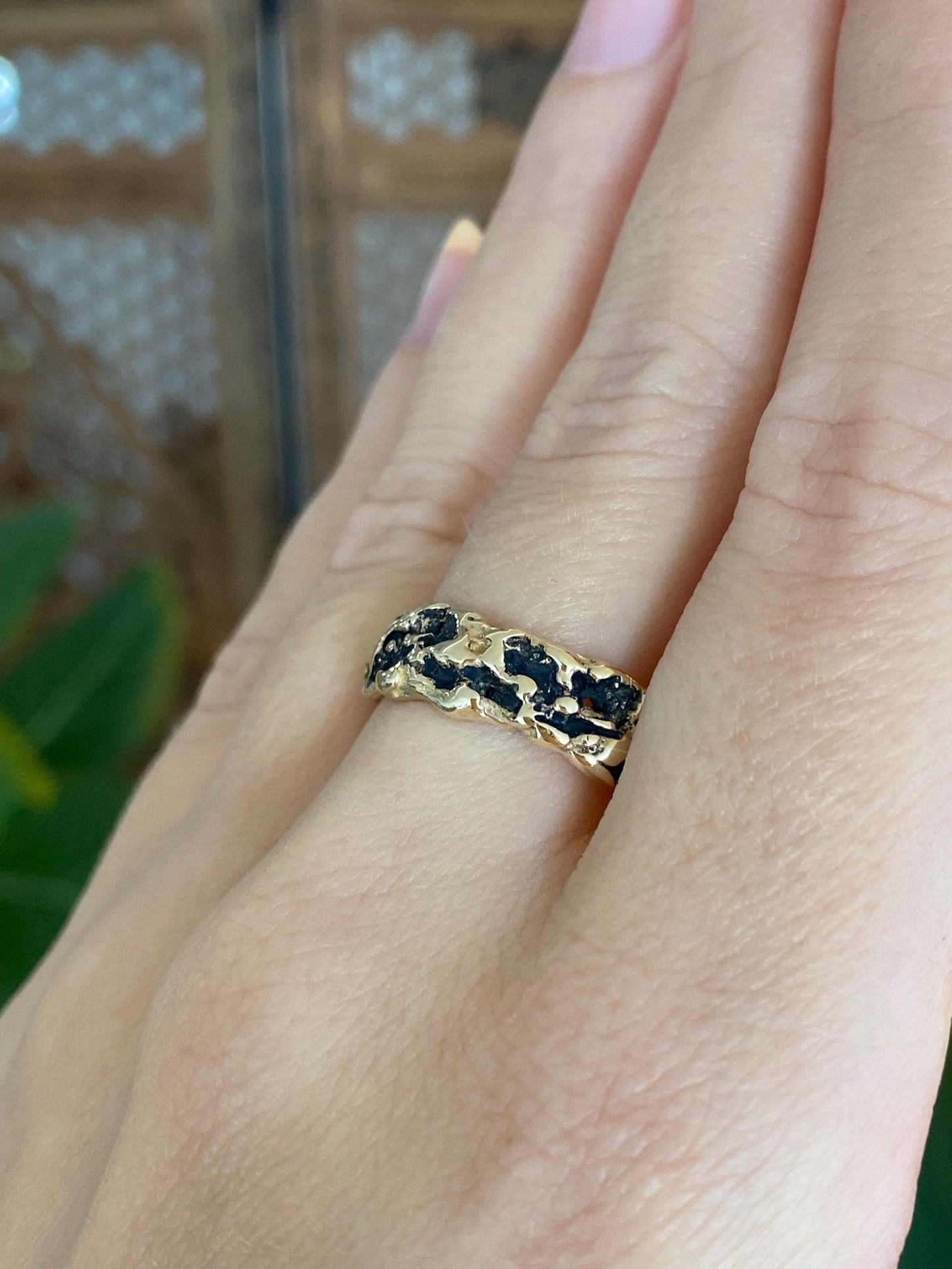 Vintage Solid 14k Yellow Gold Nugget Style Textured Ring Band - Size 10.5