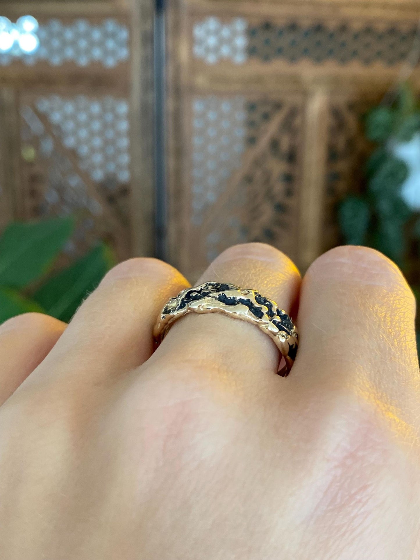 Vintage Solid 14k Yellow Gold Nugget Style Textured Ring Band - Size 10.5