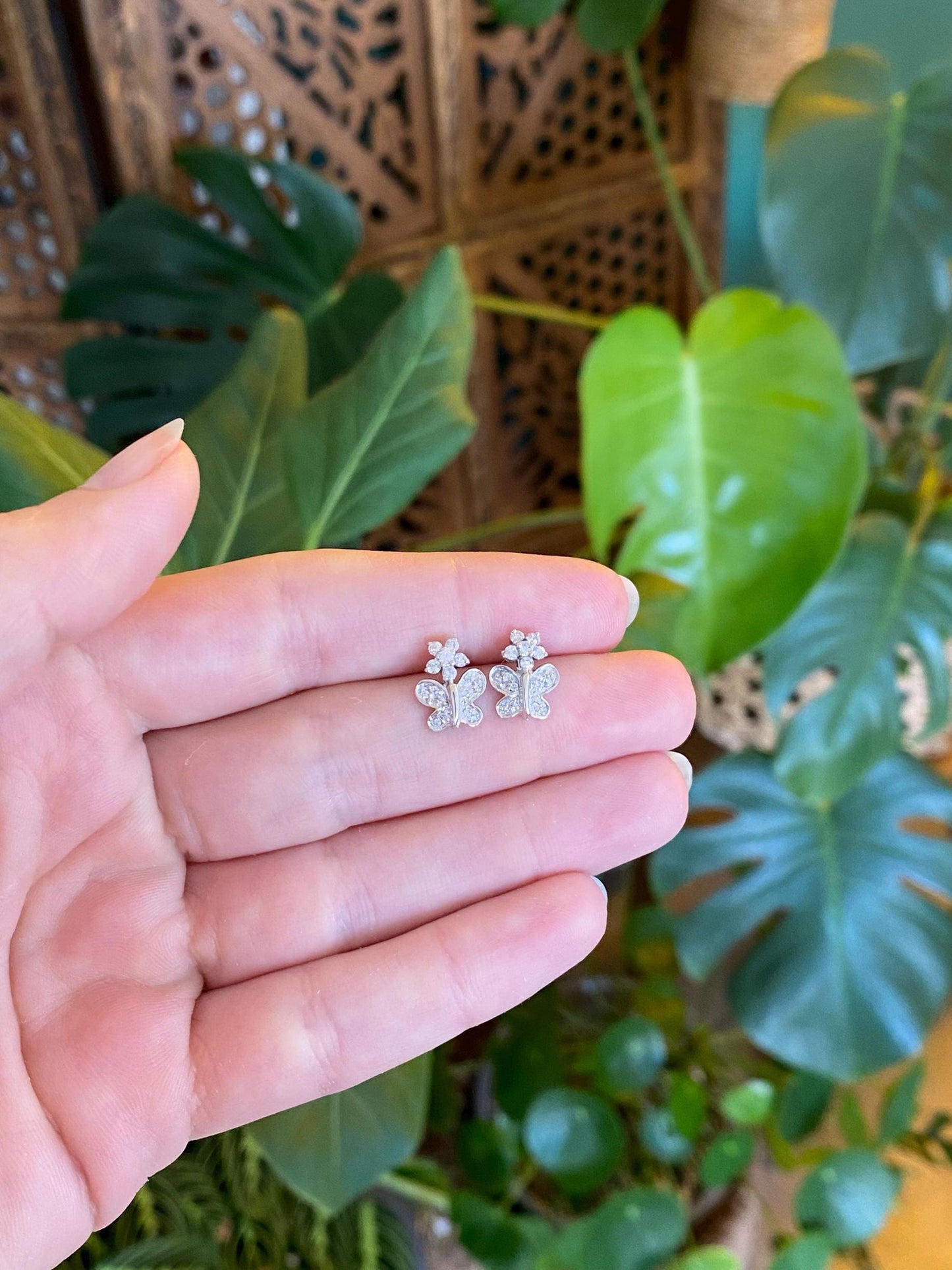 Vintage Solid 14k White Gold Diamond Butterfly Flower Stud Earrings
