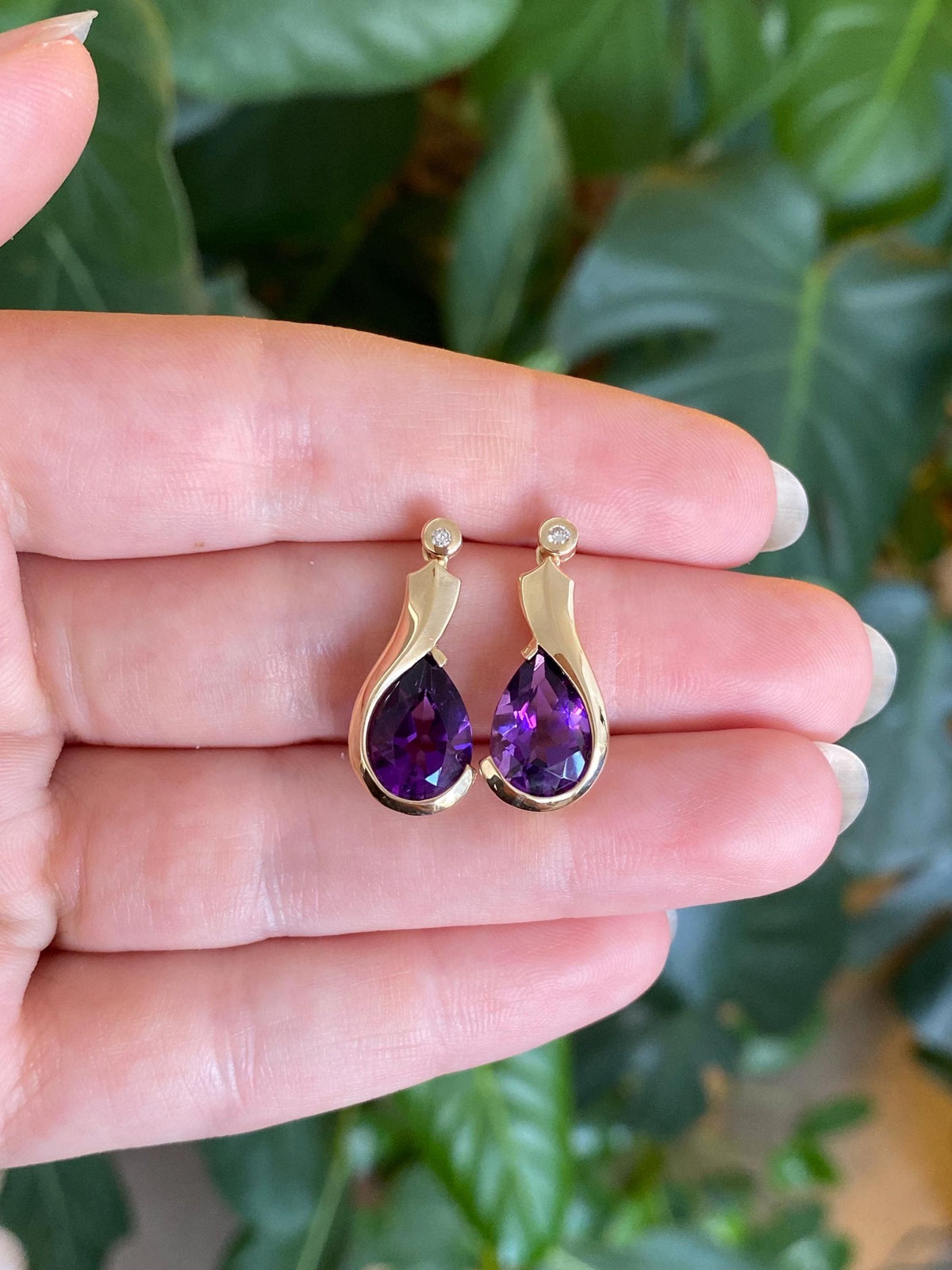 Vintage Solid 14k Yellow Gold Diamond Amethyst Teardrop Drop Earrings