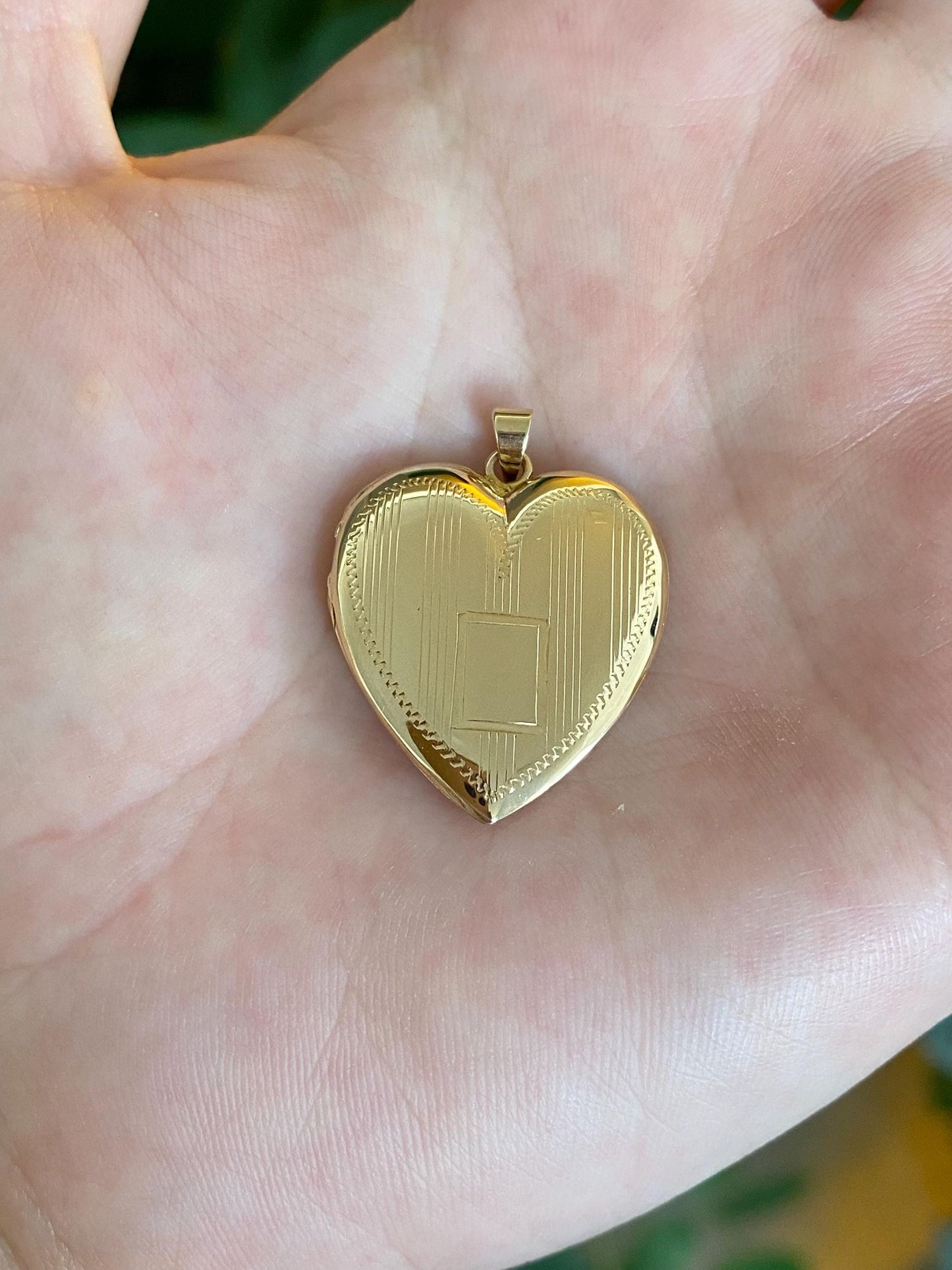 Vintage Solid 14k Yellow Gold Lined Design Heart Locket Charm