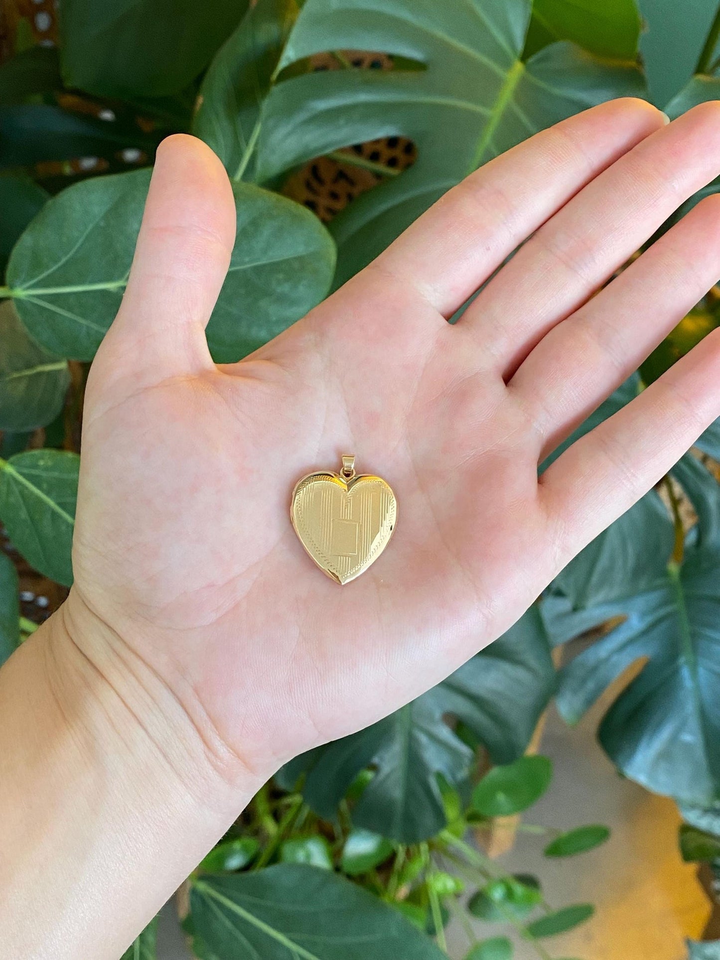 Vintage Solid 14k Yellow Gold Lined Design Heart Locket Charm