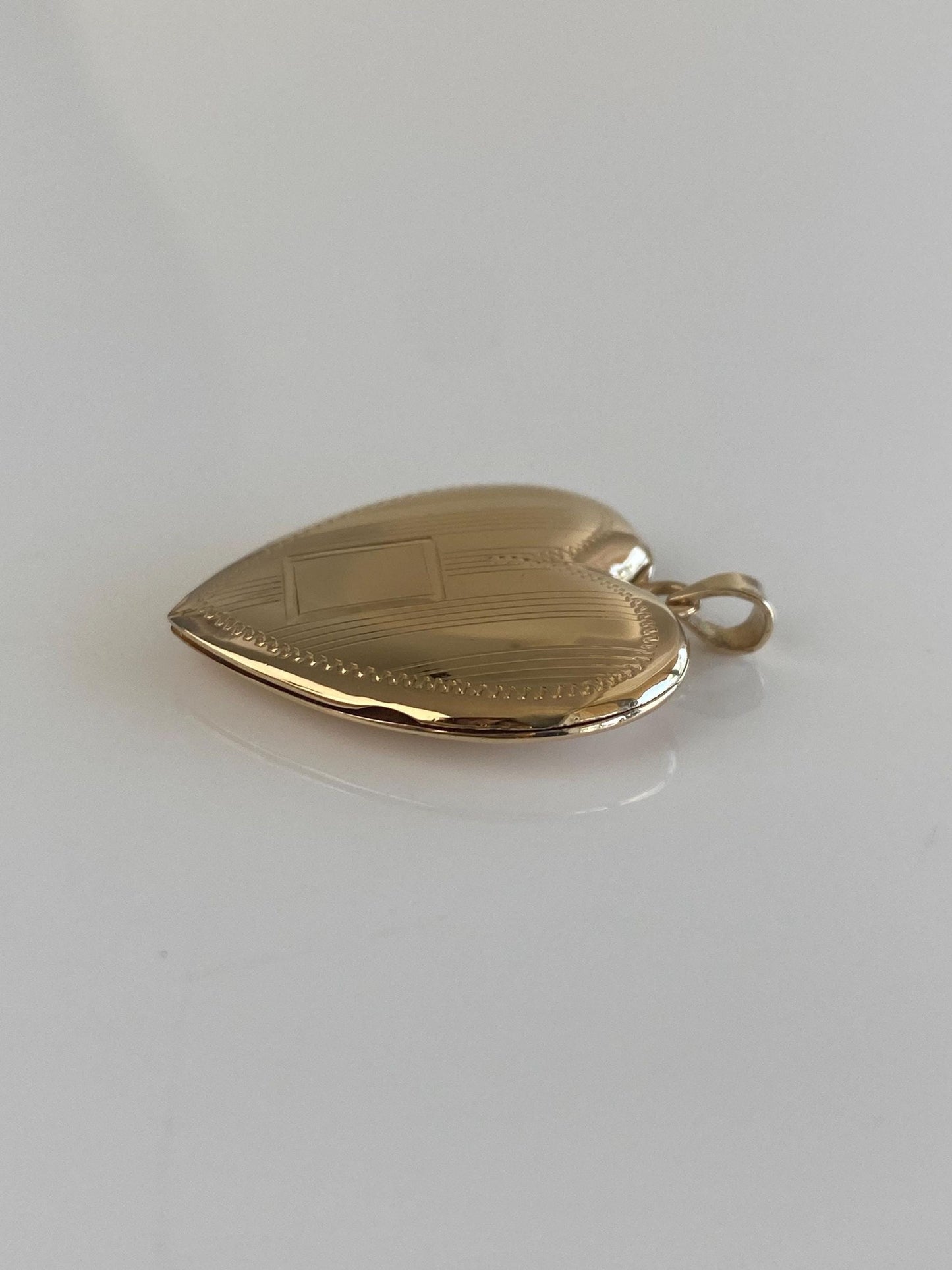 Vintage Solid 14k Yellow Gold Lined Design Heart Locket Charm
