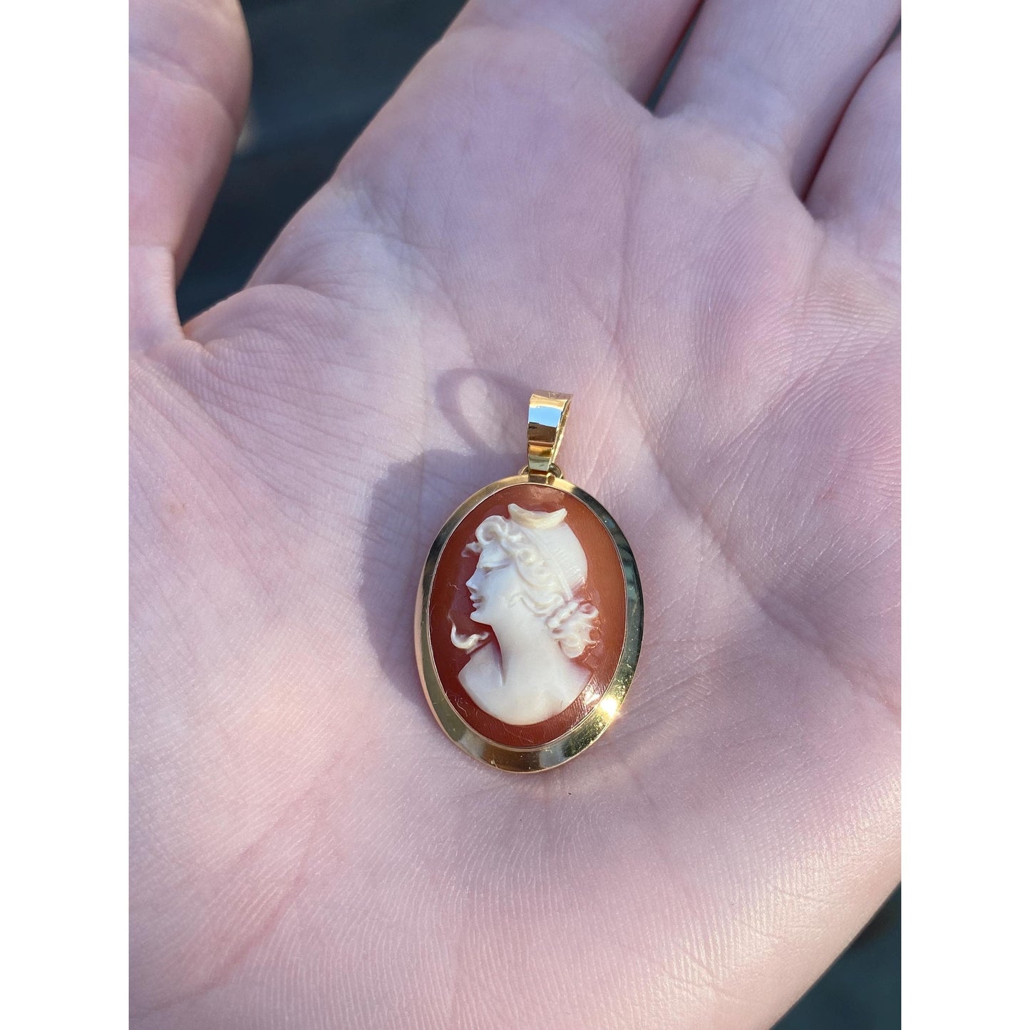 Vintage Solid 18k Yellow Gold Cameo Charm