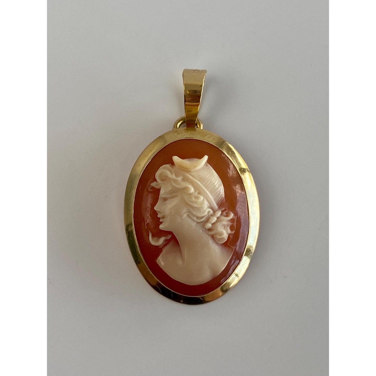 Vintage Solid 18k Yellow Gold Cameo Charm