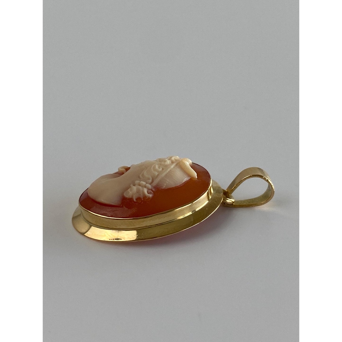 Vintage Solid 18k Yellow Gold Cameo Charm