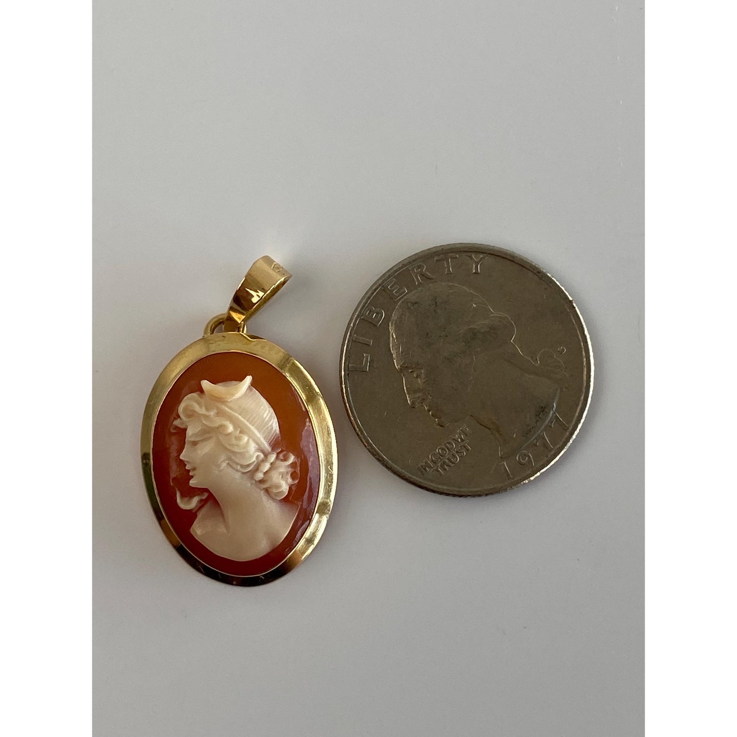 Vintage Solid 18k Yellow Gold Cameo Charm