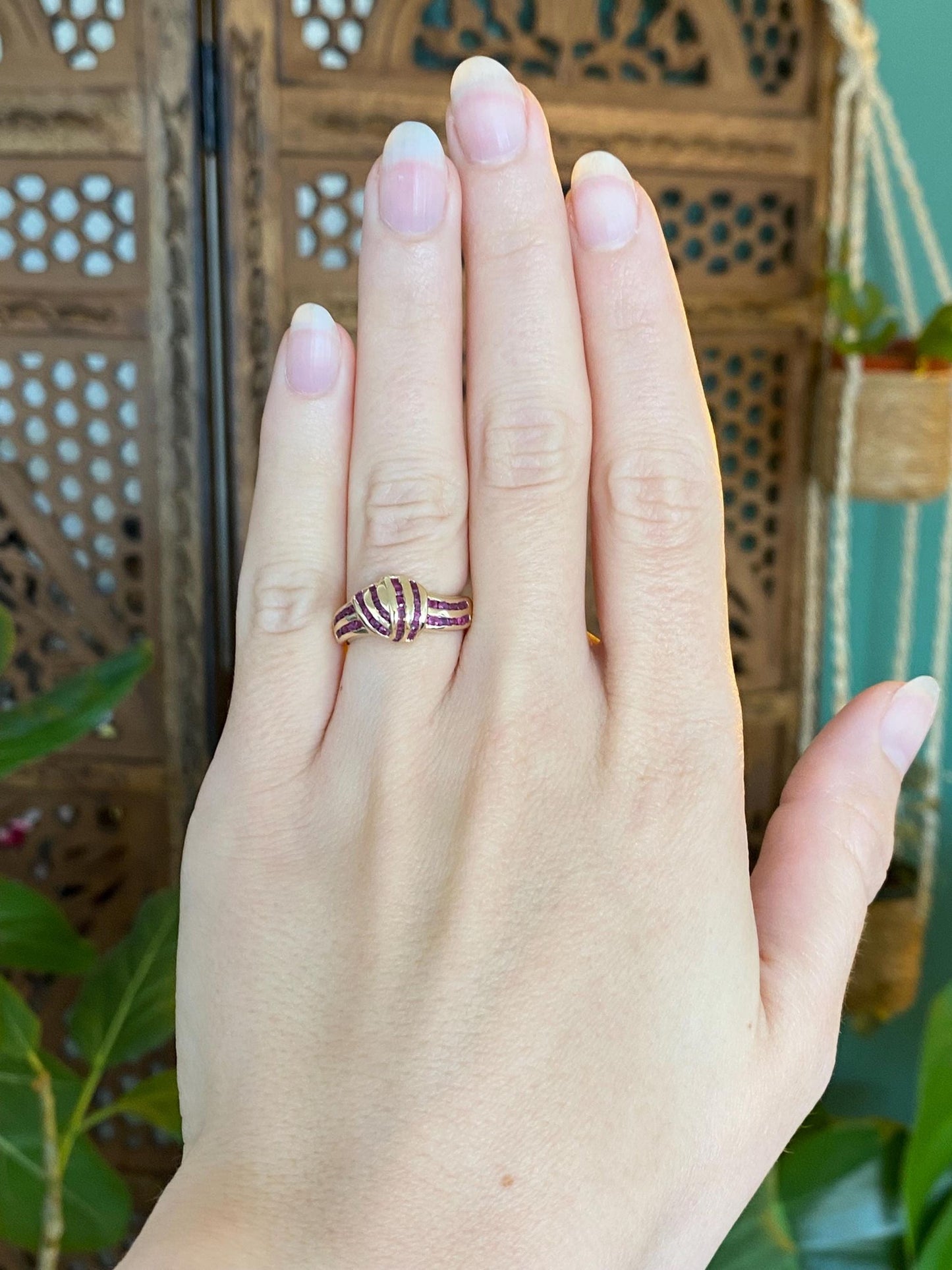 Vintage Solid 14k Yellow Gold Ruby Knot Ring - Size 5