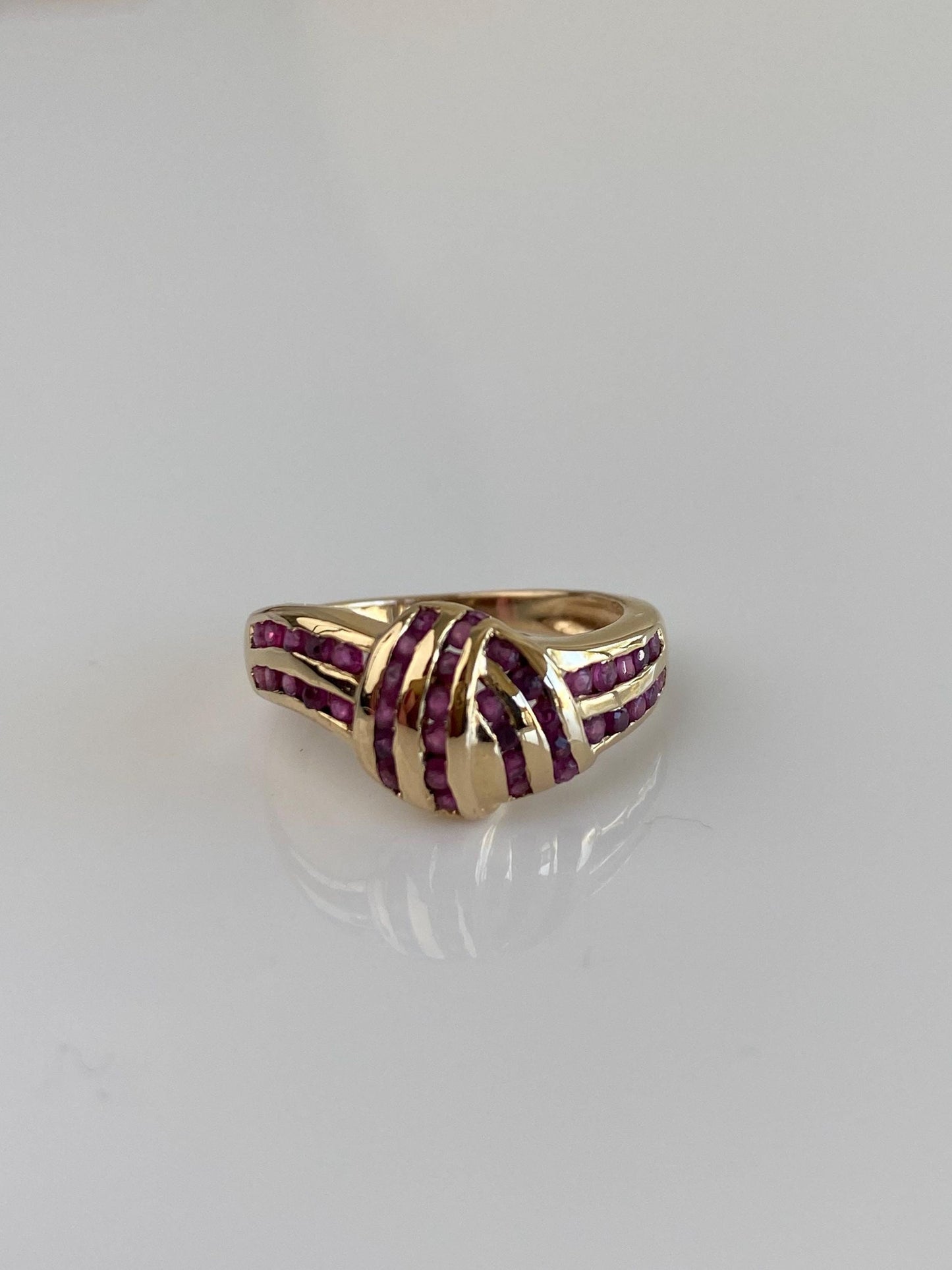 Vintage Solid 14k Yellow Gold Ruby Knot Ring - Size 5