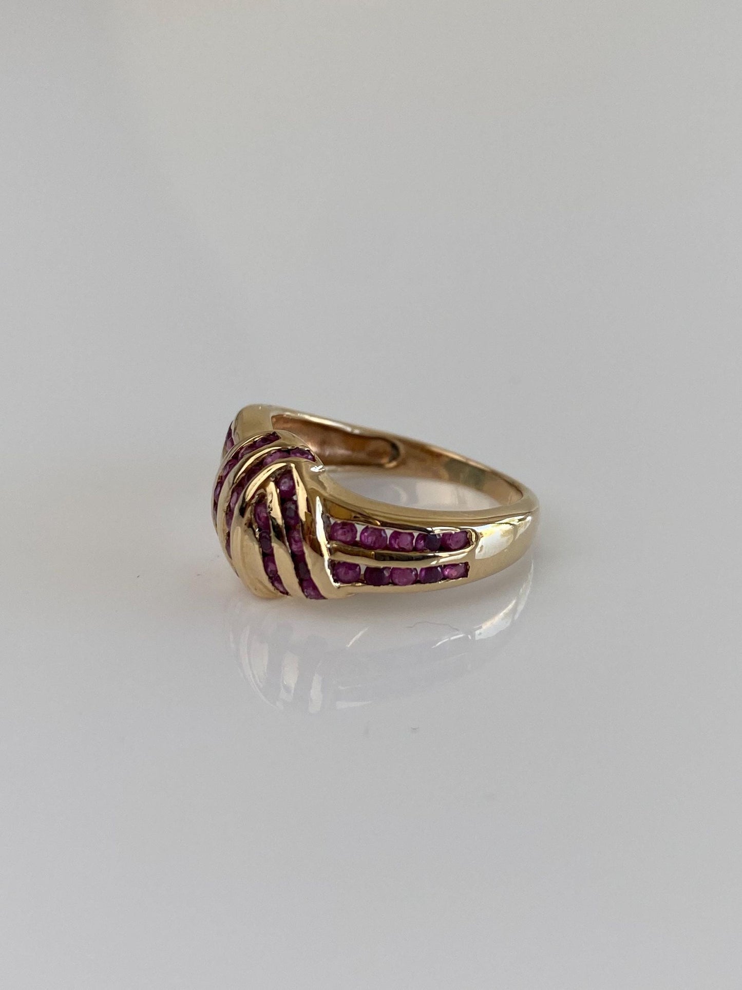 Vintage Solid 14k Yellow Gold Ruby Knot Ring - Size 5