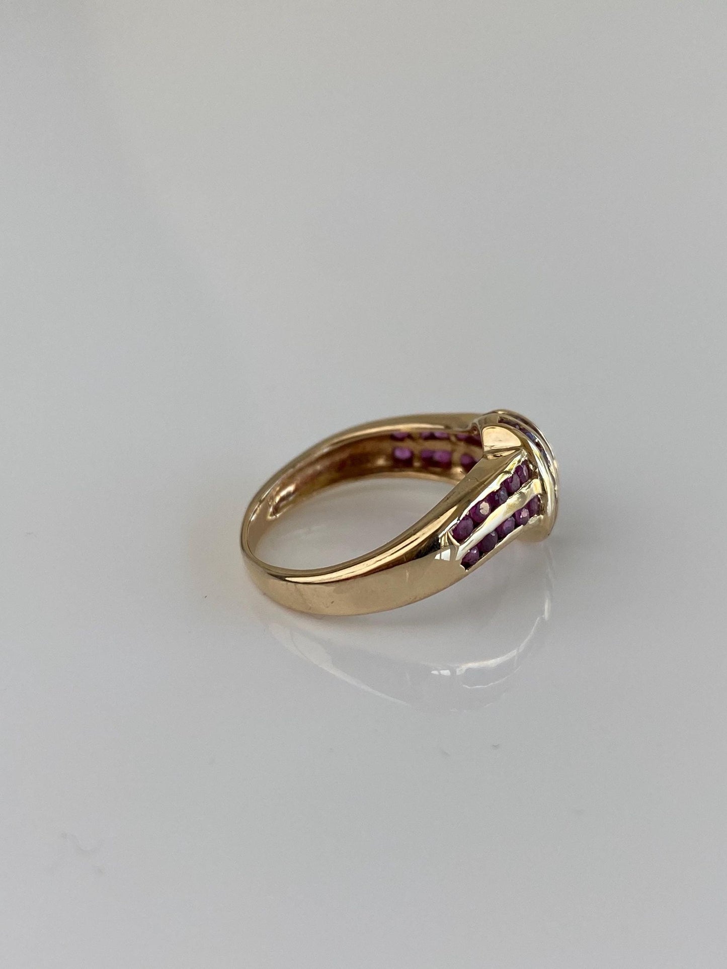 Vintage Solid 14k Yellow Gold Ruby Knot Ring - Size 5