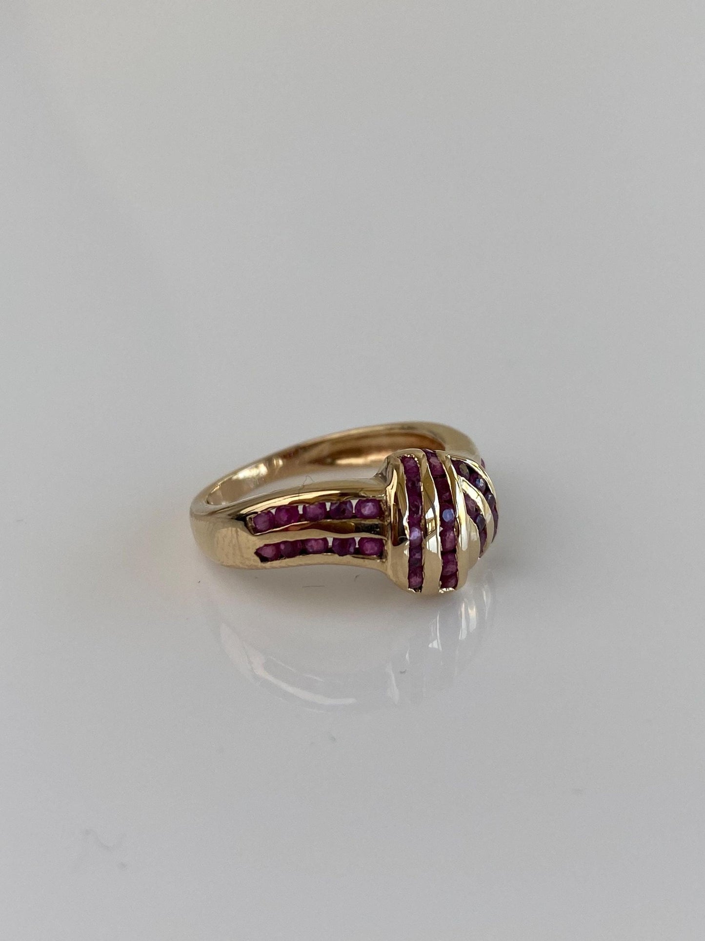 Vintage Solid 14k Yellow Gold Ruby Knot Ring - Size 5