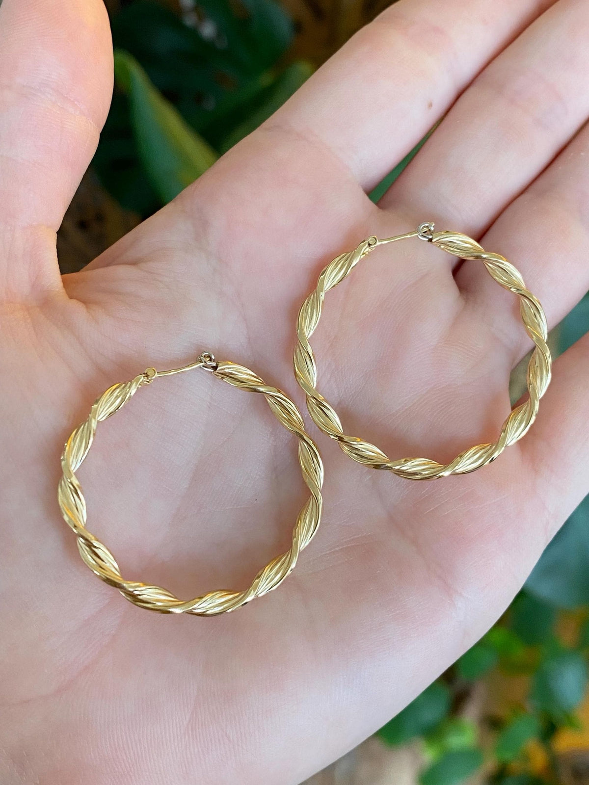 Vintage 18k Yellow Gold Twisted Hoop Earrings
