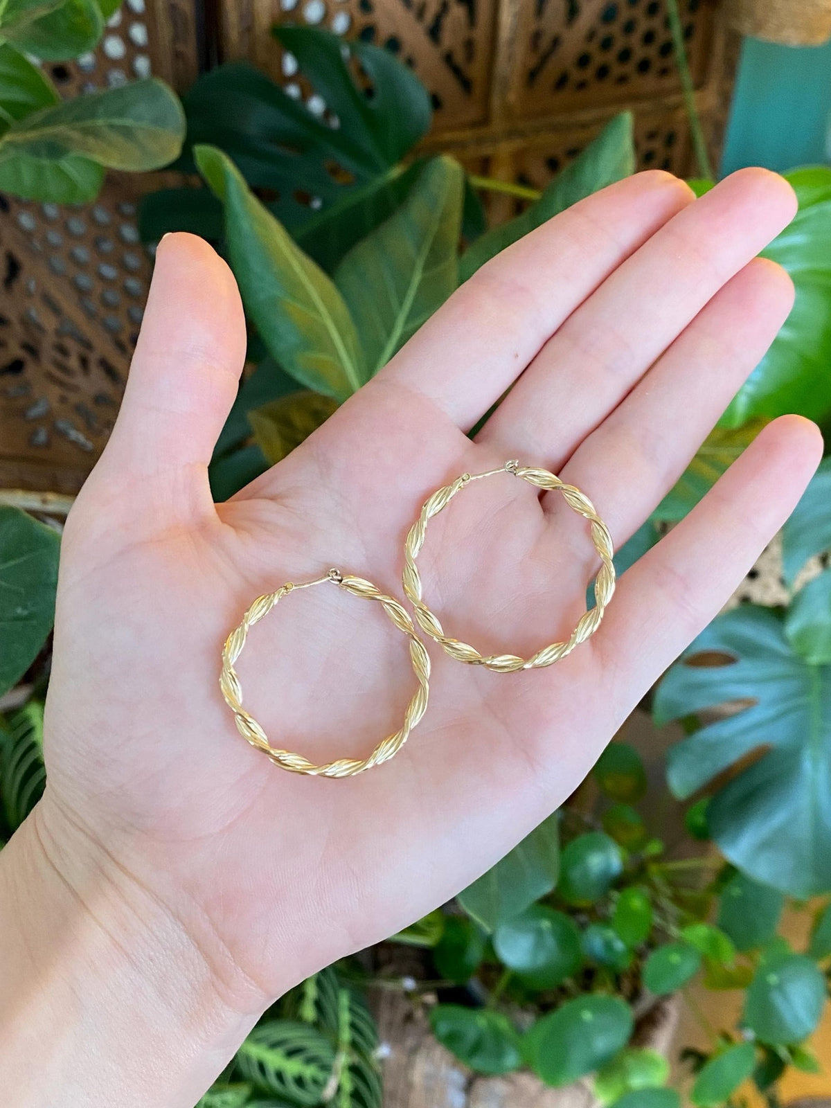 Vintage 18k Yellow Gold Twisted Hoop Earrings