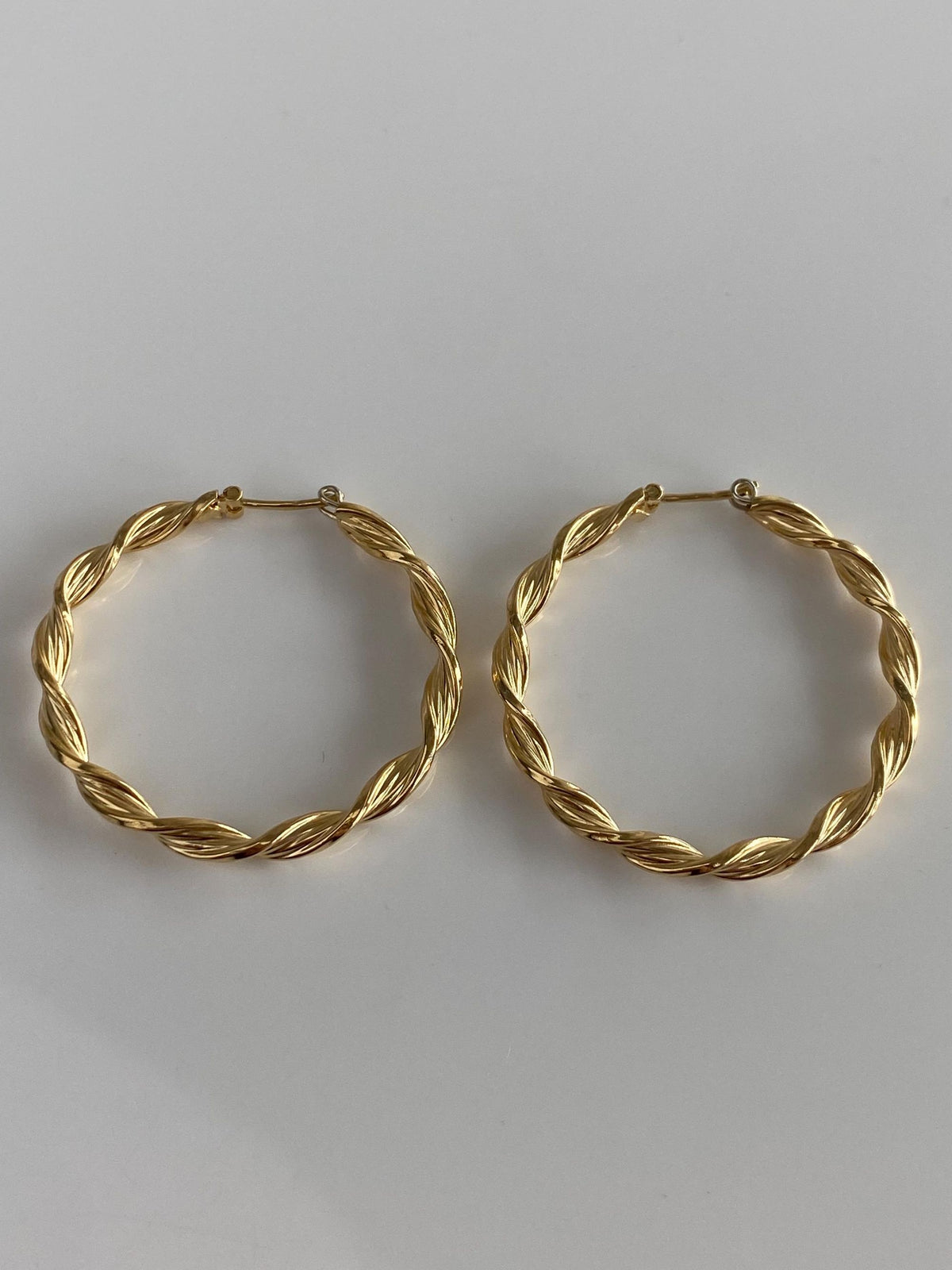Vintage 18k Yellow Gold Twisted Hoop Earrings