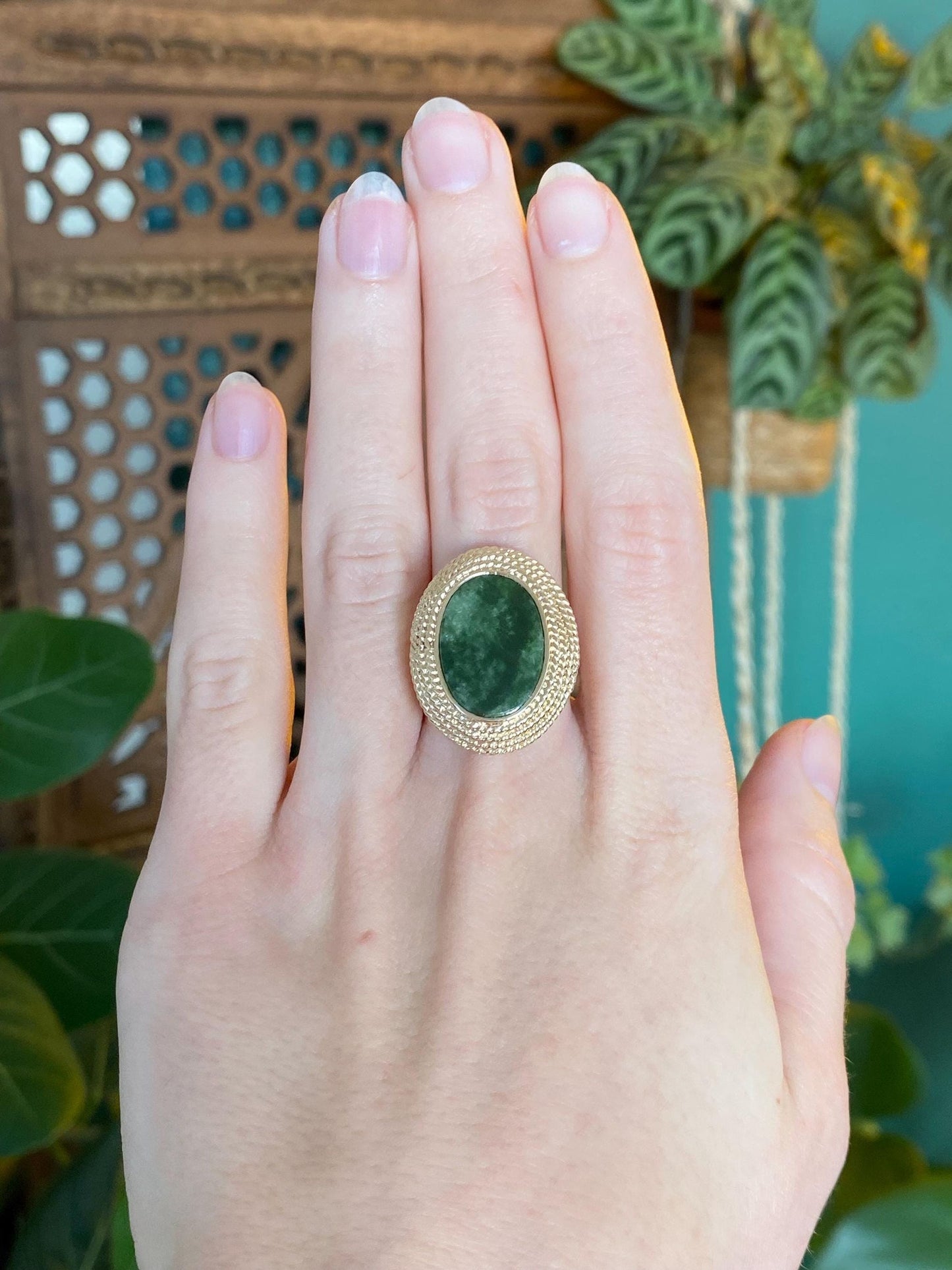 Vintage Solid 14k Yellow Gold Green Stone Ring - Size 7.25