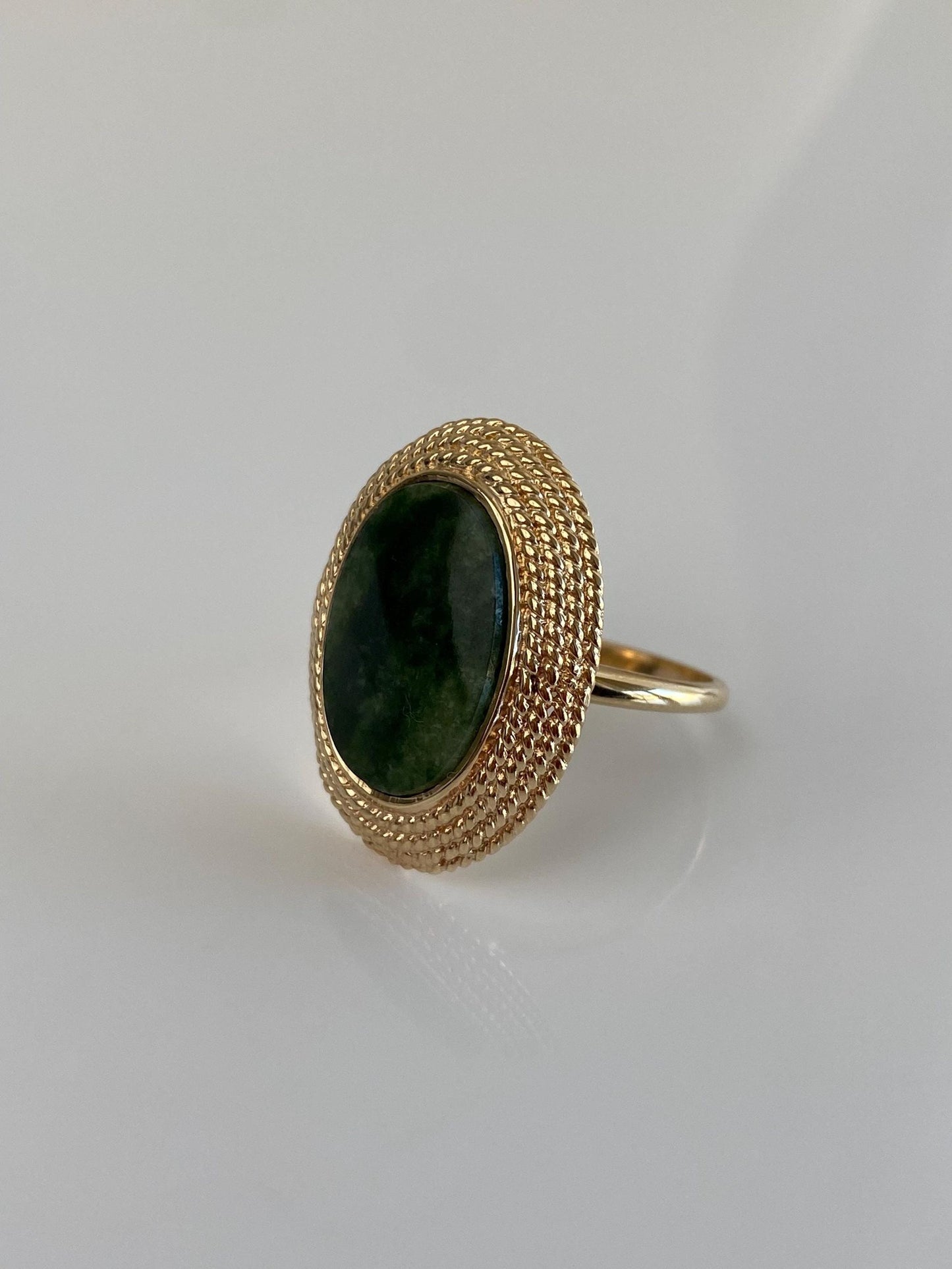 Vintage Solid 14k Yellow Gold Green Stone Ring - Size 7.25