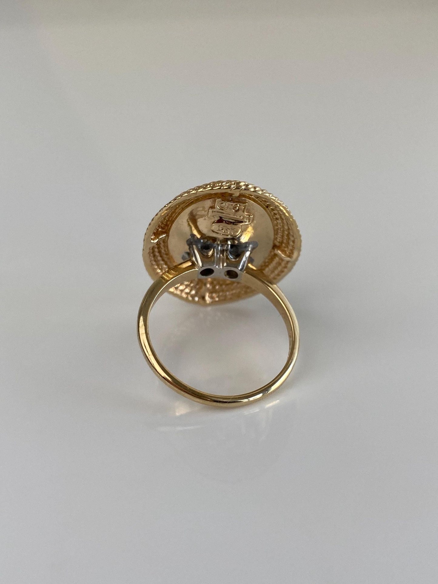 Vintage Solid 14k Yellow Gold Green Stone Ring - Size 7.25