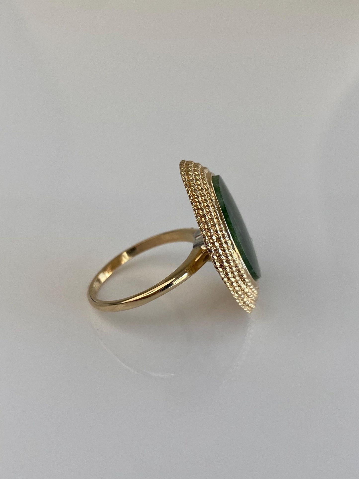Vintage Solid 14k Yellow Gold Green Stone Ring - Size 7.25