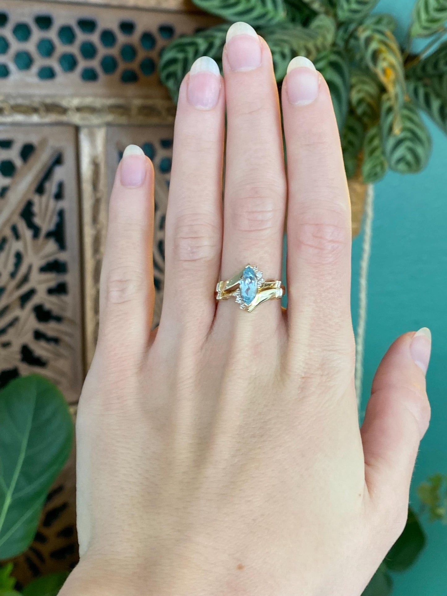 Vintage Solid 14k Yellow Gold Diamond Aquamarine Ring - Size 6.5