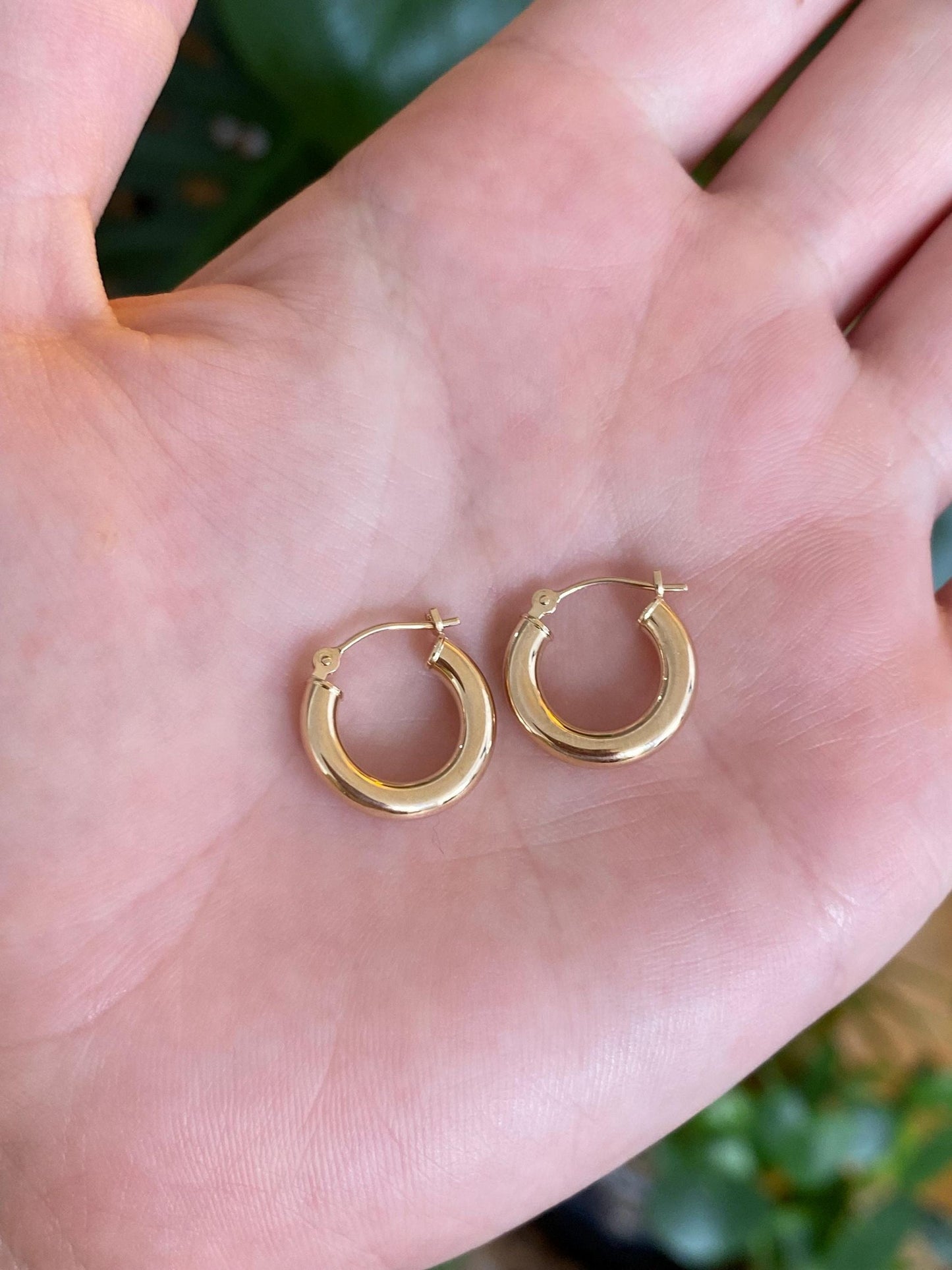 Vintage 14k Yellow Gold Little Hoop Earrings
