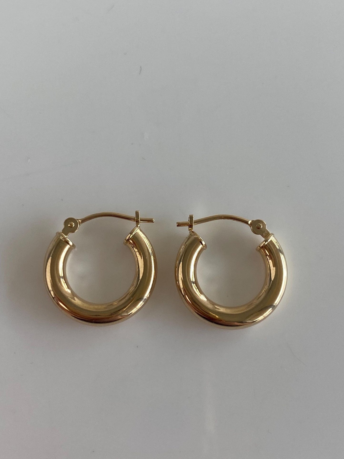 Vintage 14k Yellow Gold Little Hoop Earrings