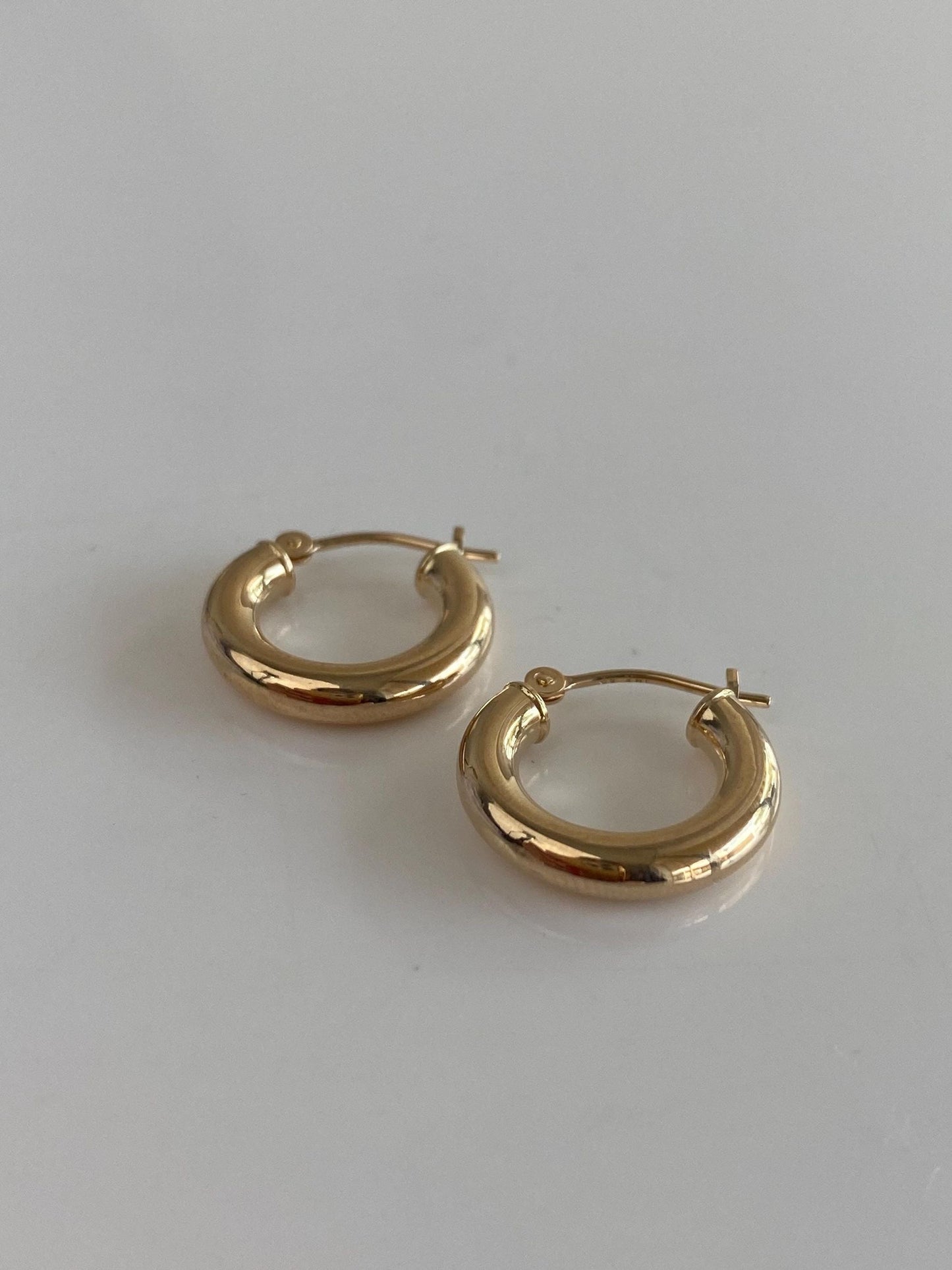 Vintage 14k Yellow Gold Little Hoop Earrings