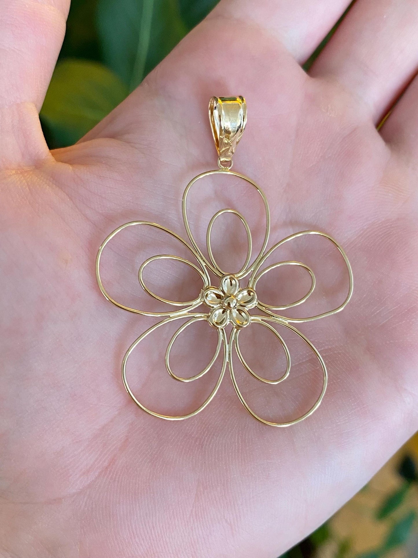 Vintage Solid 14k Yellow Gold Large Wire Flower Charm