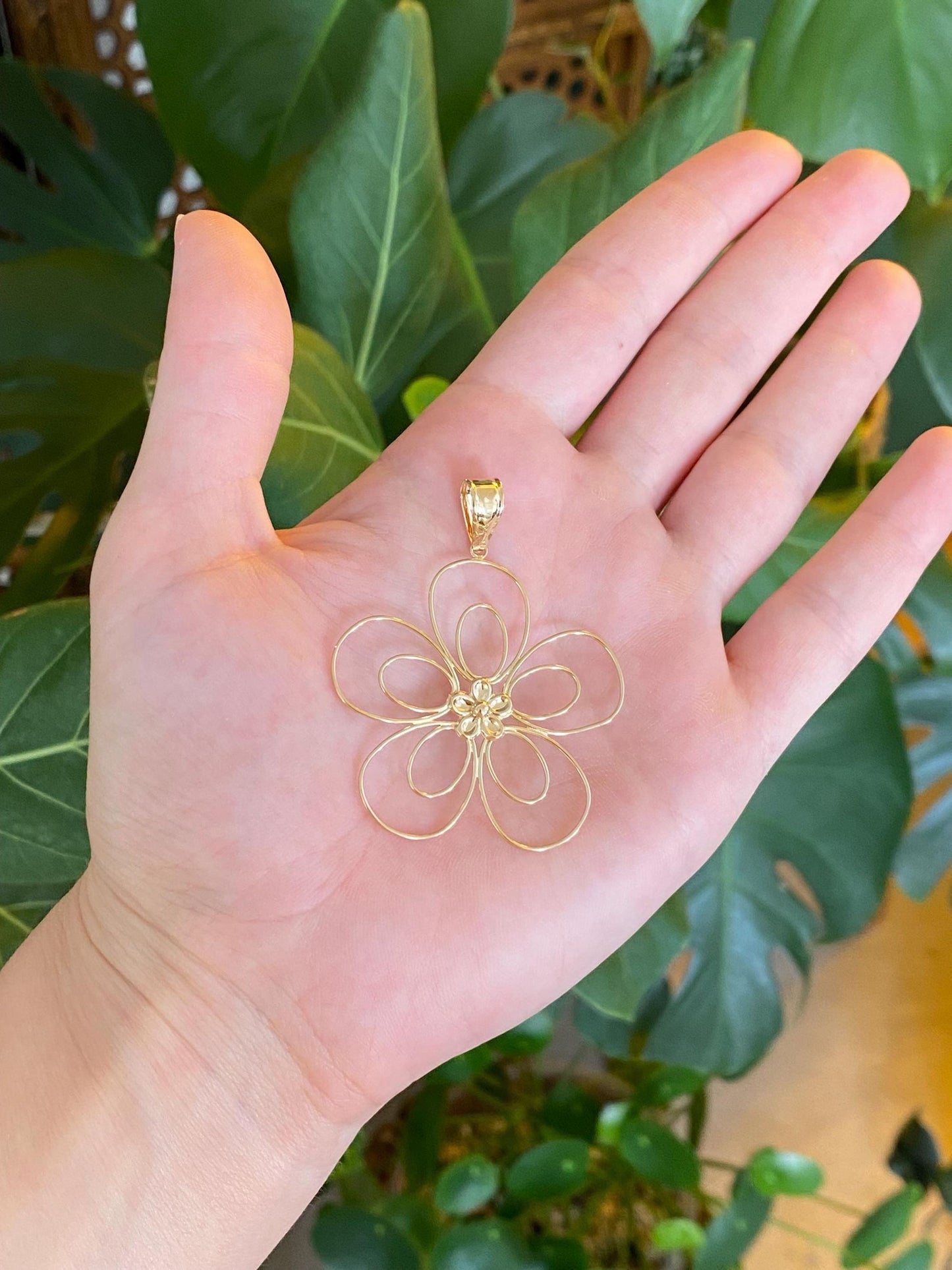 Vintage Solid 14k Yellow Gold Large Wire Flower Charm